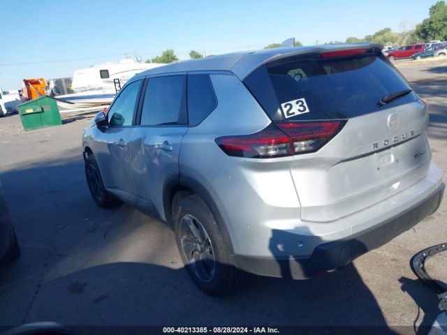 Photo 2 VIN: 5N1BT3BB3RC702918 - NISSAN ROGUE 