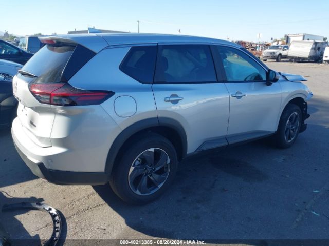 Photo 3 VIN: 5N1BT3BB3RC702918 - NISSAN ROGUE 