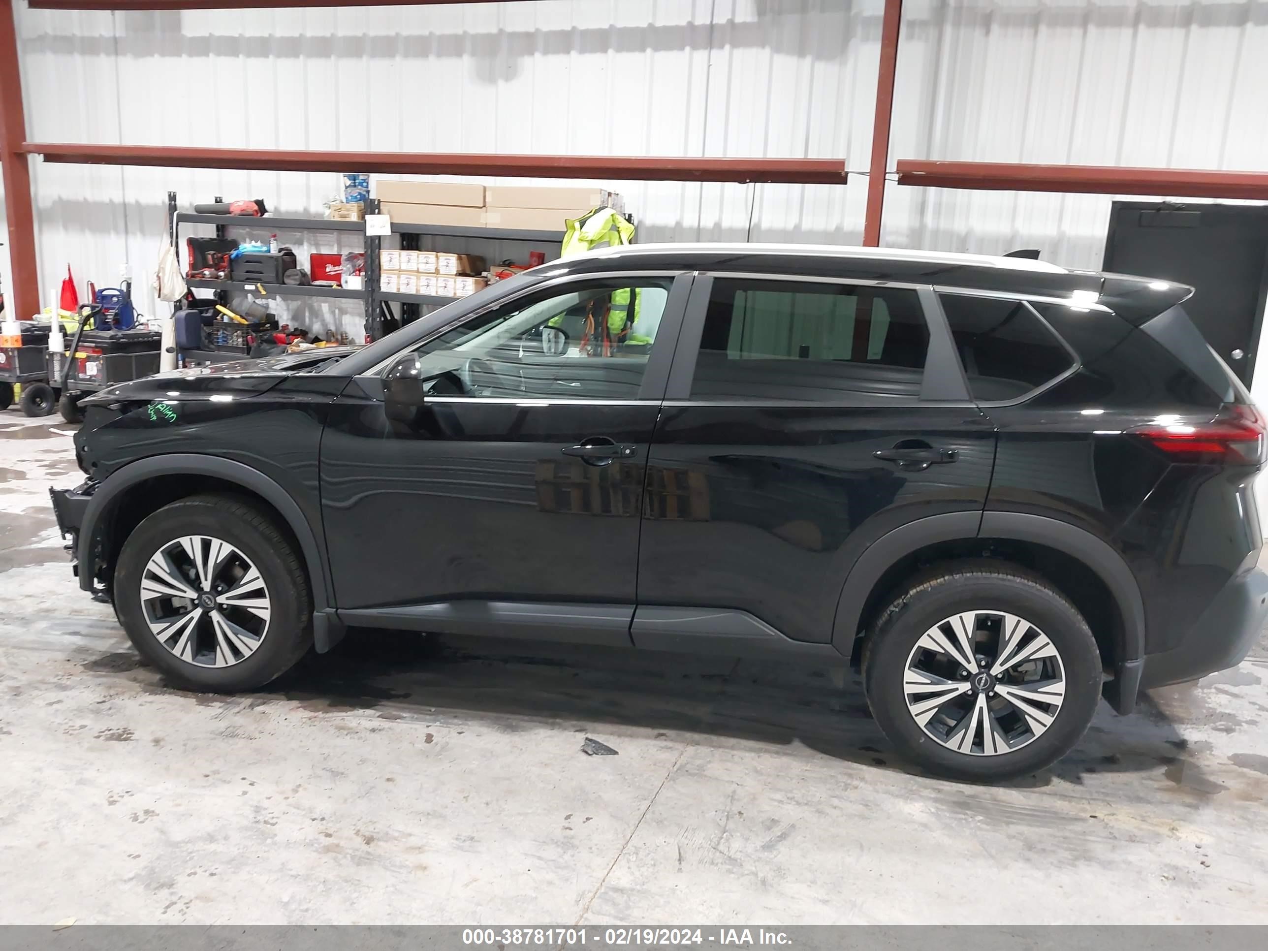 Photo 13 VIN: 5N1BT3BB4PC883797 - NISSAN ROGUE 