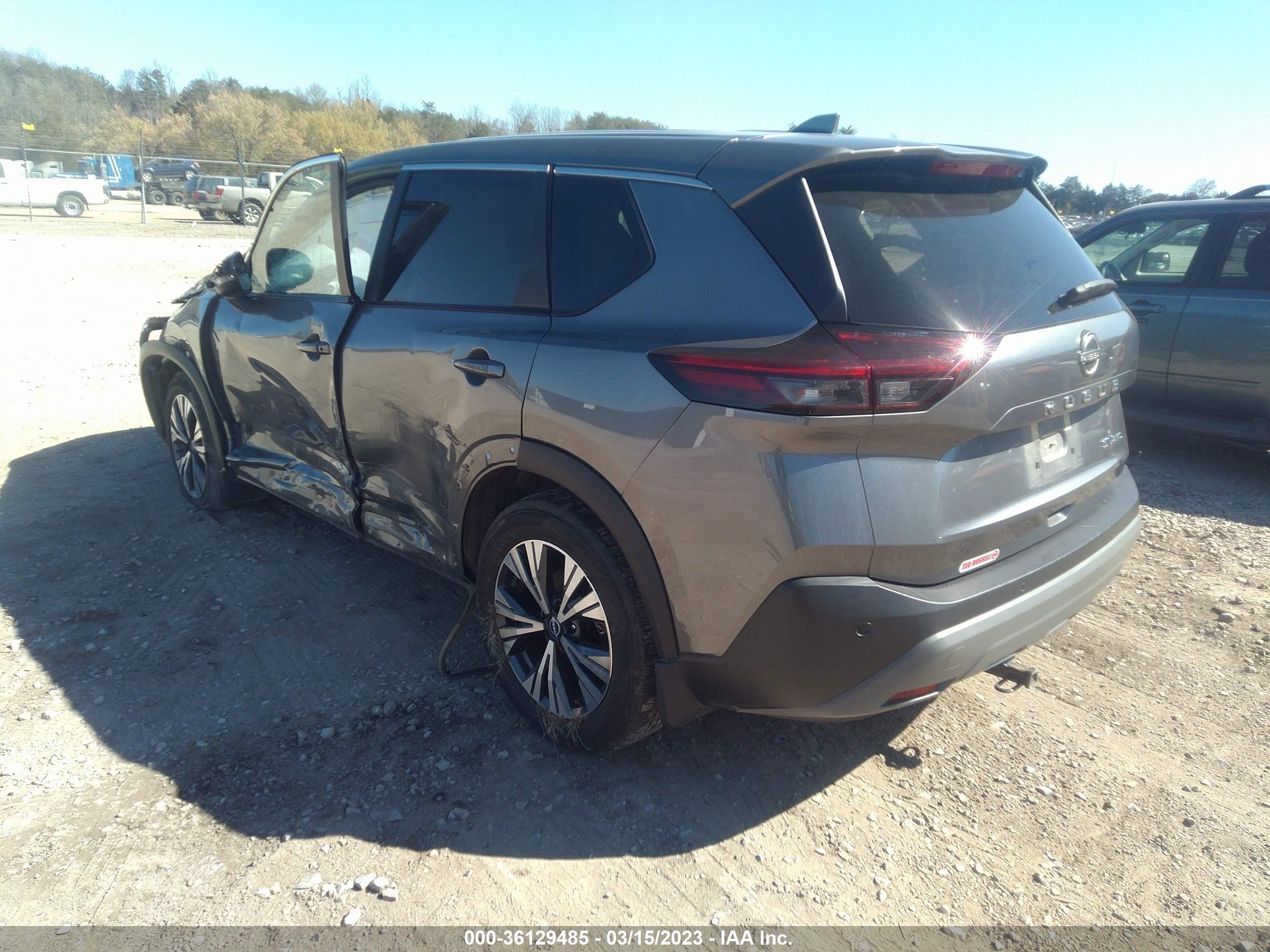 Photo 2 VIN: 5N1BT3BB6NC672176 - NISSAN ROGUE 