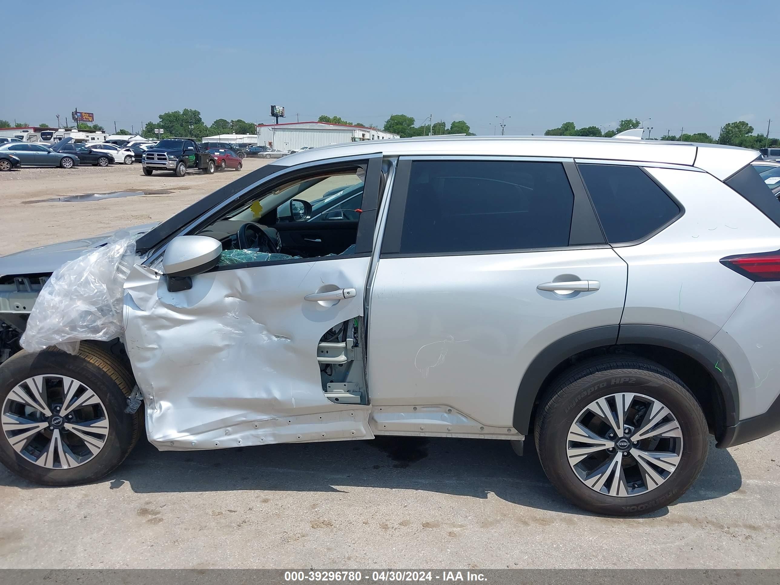 Photo 14 VIN: 5N1BT3BB6PC792059 - NISSAN ROGUE 