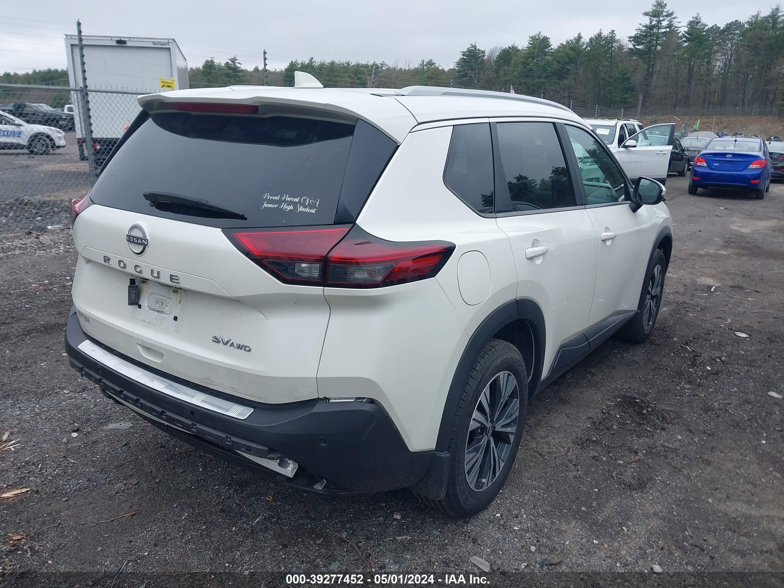 Photo 3 VIN: 5N1BT3BB8PC759175 - NISSAN ROGUE 