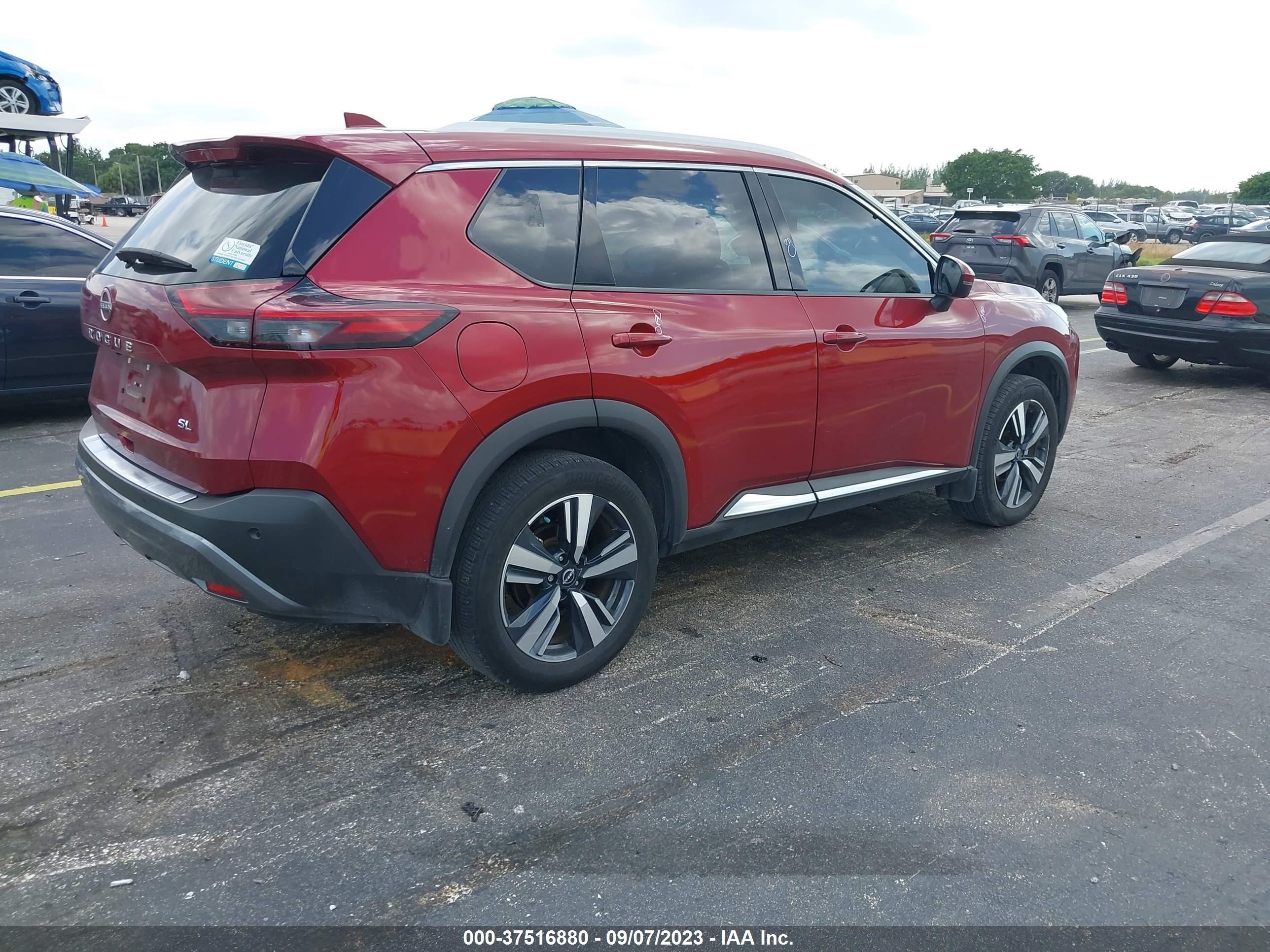 Photo 3 VIN: 5N1BT3CA1NC702710 - NISSAN ROGUE 