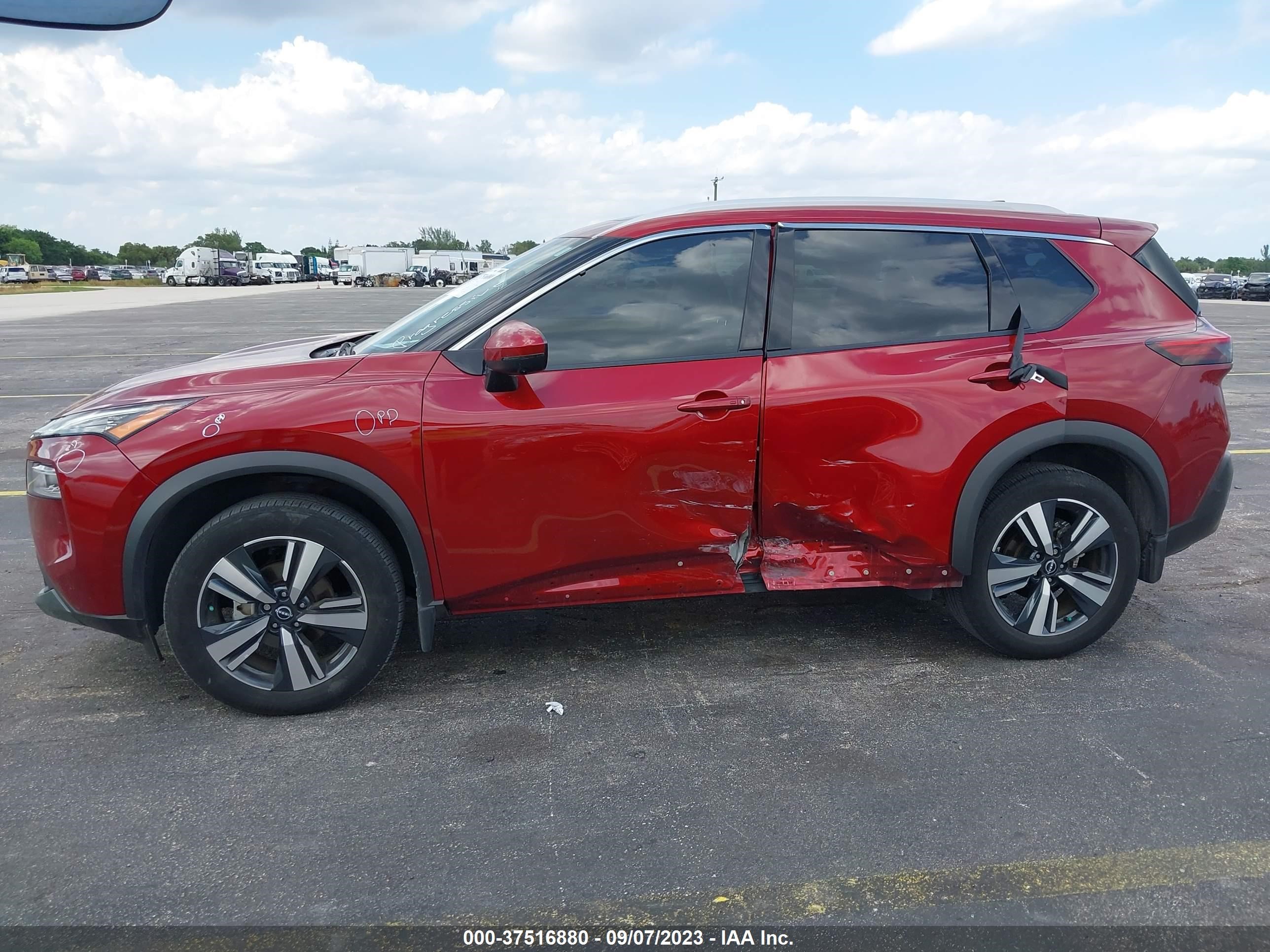 Photo 5 VIN: 5N1BT3CA1NC702710 - NISSAN ROGUE 