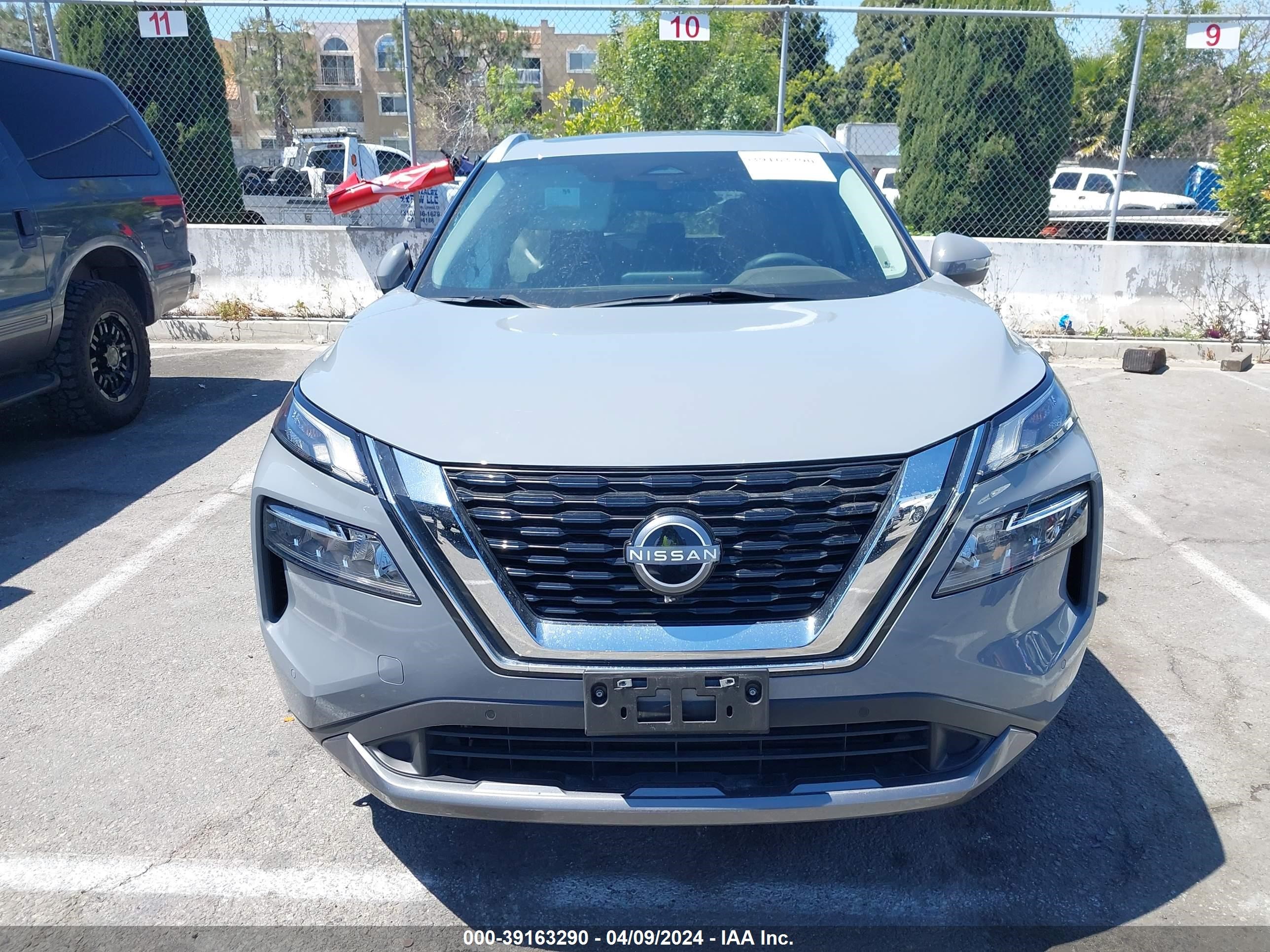 Photo 11 VIN: 5N1BT3CA2PC679683 - NISSAN ROGUE 