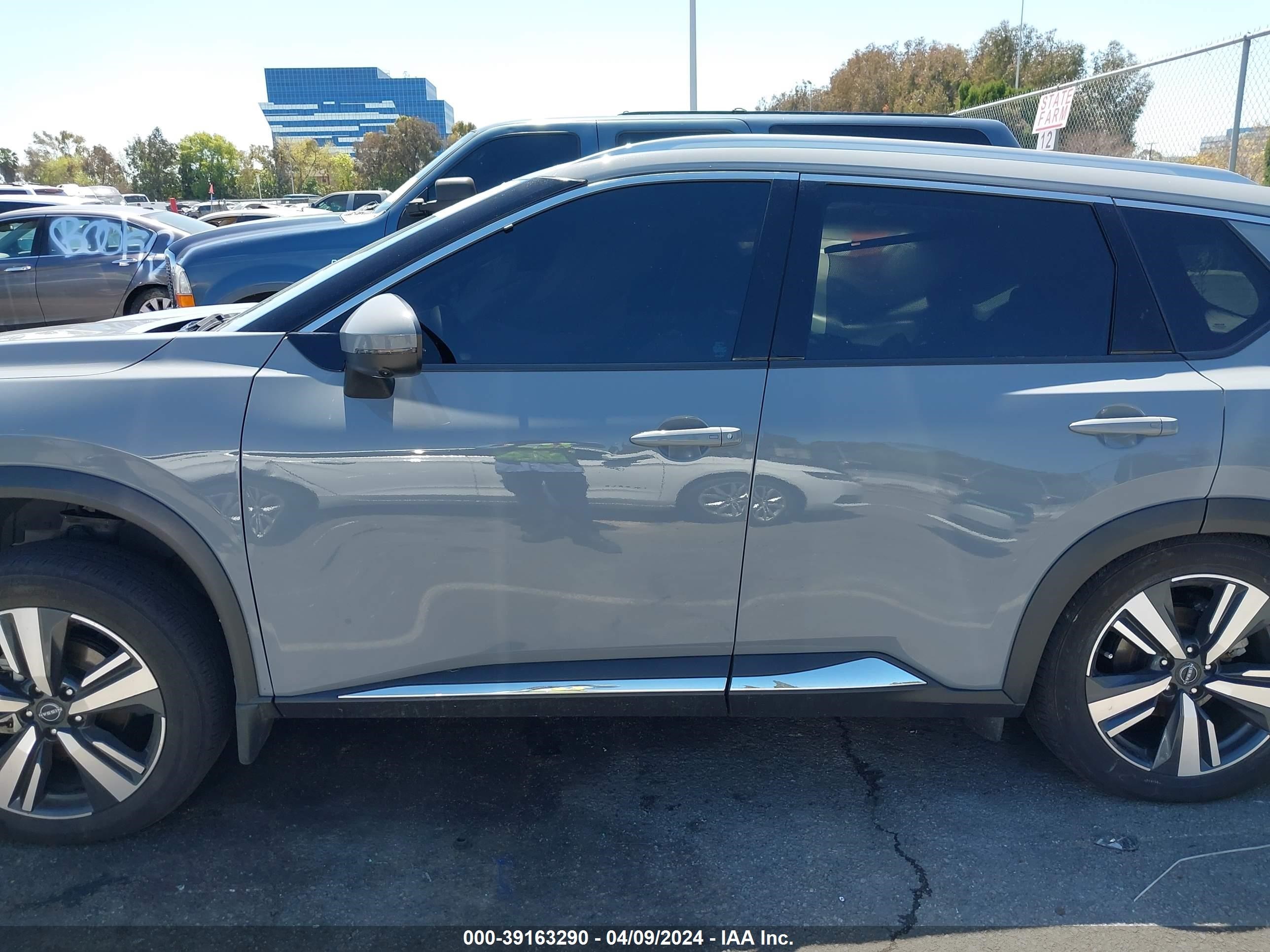 Photo 13 VIN: 5N1BT3CA2PC679683 - NISSAN ROGUE 