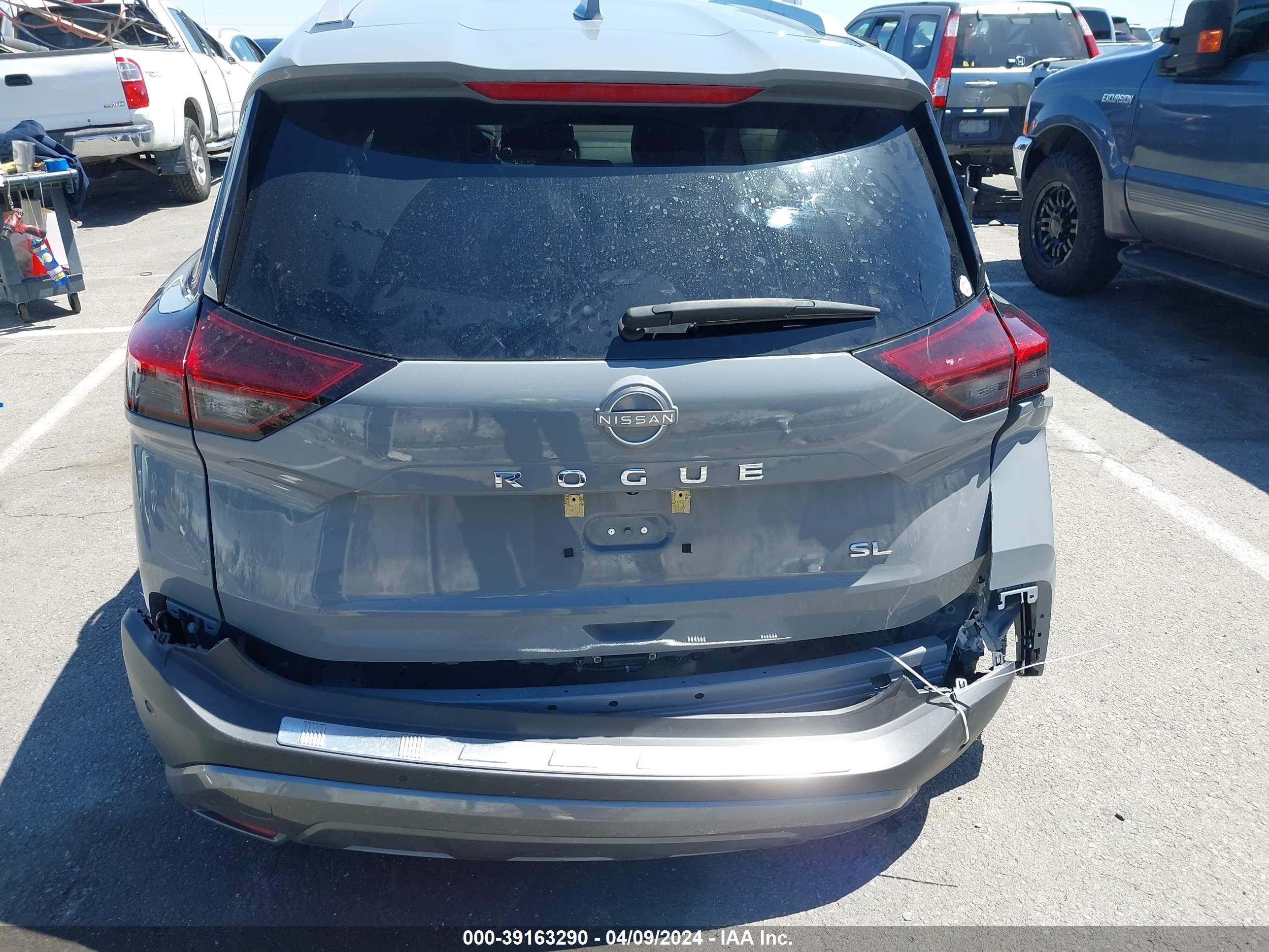 Photo 15 VIN: 5N1BT3CA2PC679683 - NISSAN ROGUE 