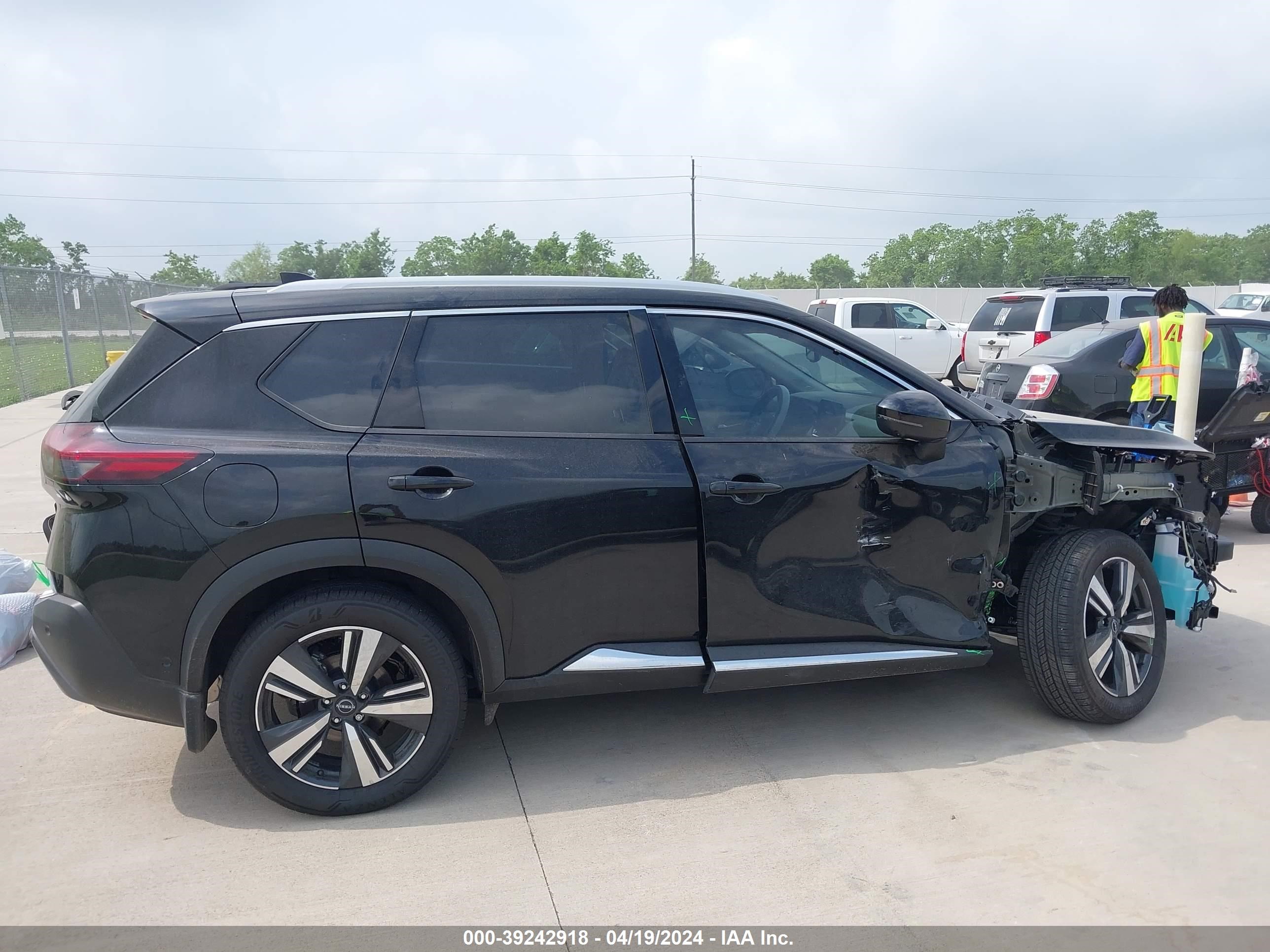 Photo 13 VIN: 5N1BT3CA4PC840924 - NISSAN ROGUE 