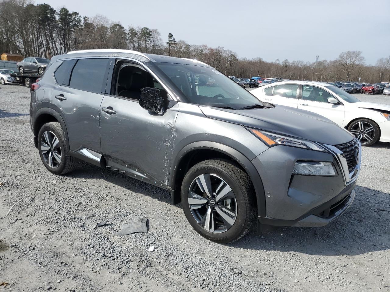 Photo 3 VIN: 5N1BT3CA5PC841953 - NISSAN ROGUE 