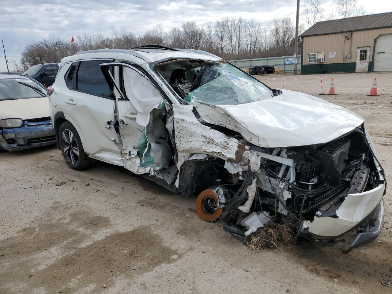 Photo 3 VIN: 5N1BT3CB9PC842046 - NISSAN ROGUE 