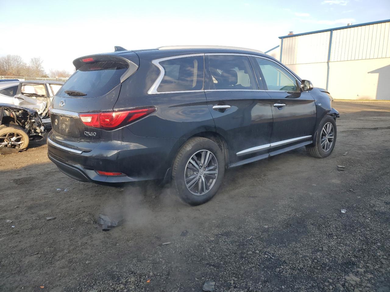 Photo 2 VIN: 5N1DL0MM0HC547409 - INFINITI QX60 