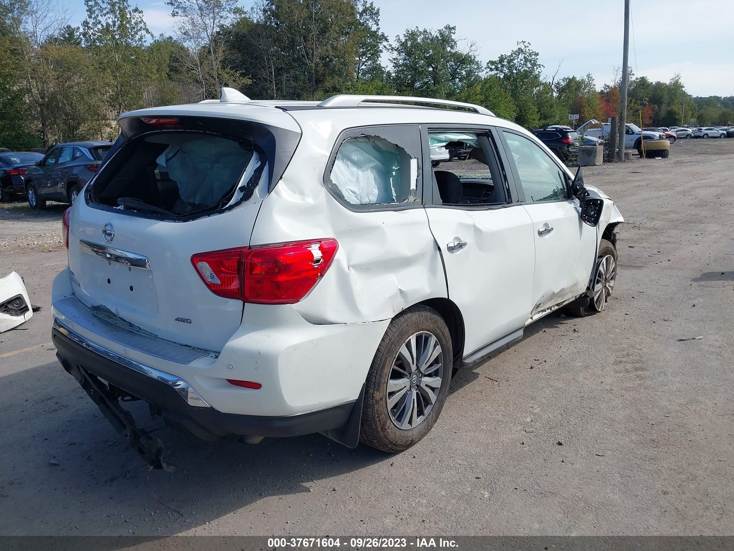 Photo 3 VIN: 5N1DR2AM4LC634897 - NISSAN PATHFINDER 