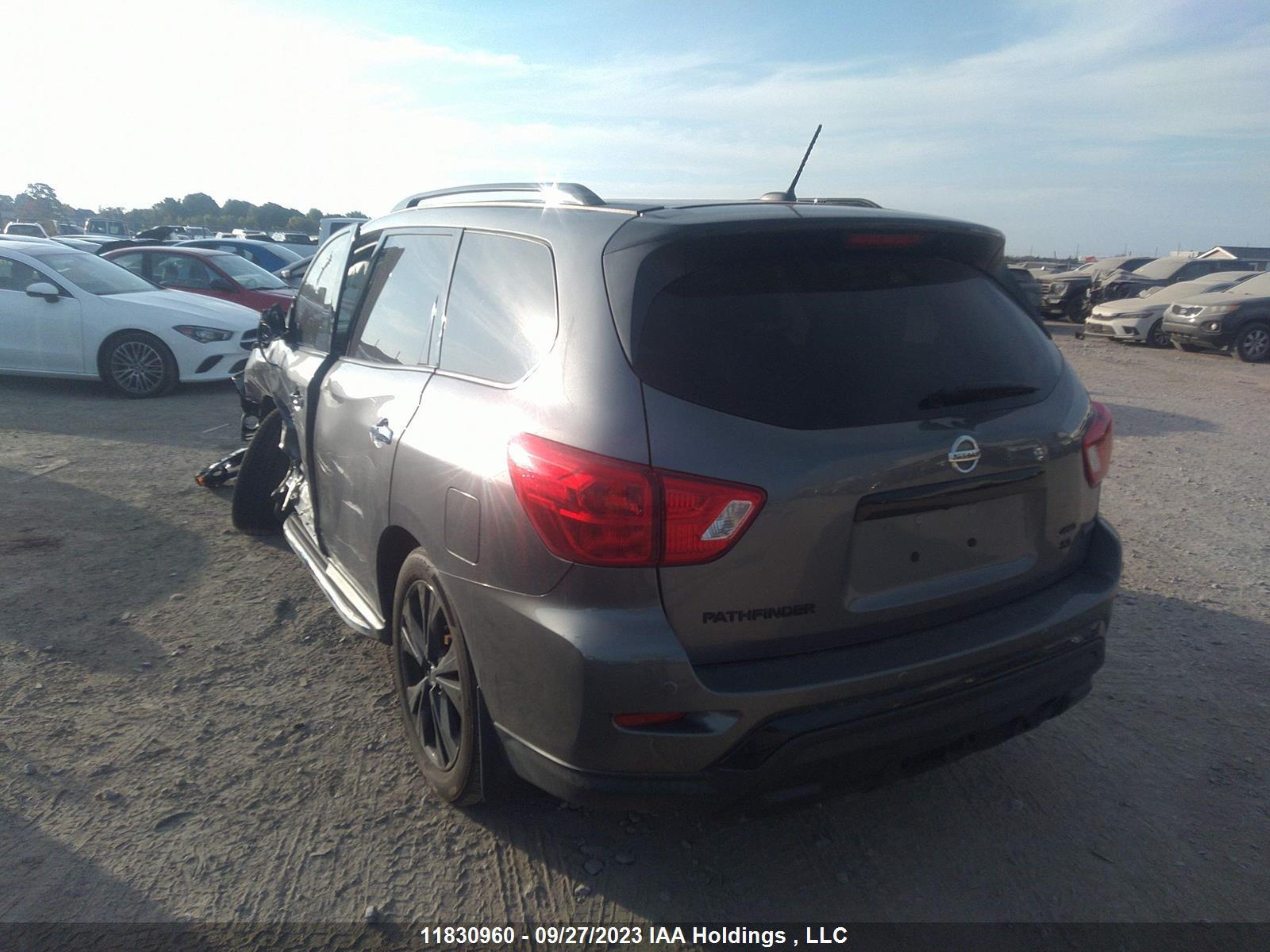 Photo 2 VIN: 5N1DR2MM2JC627293 - NISSAN PATHFINDER 