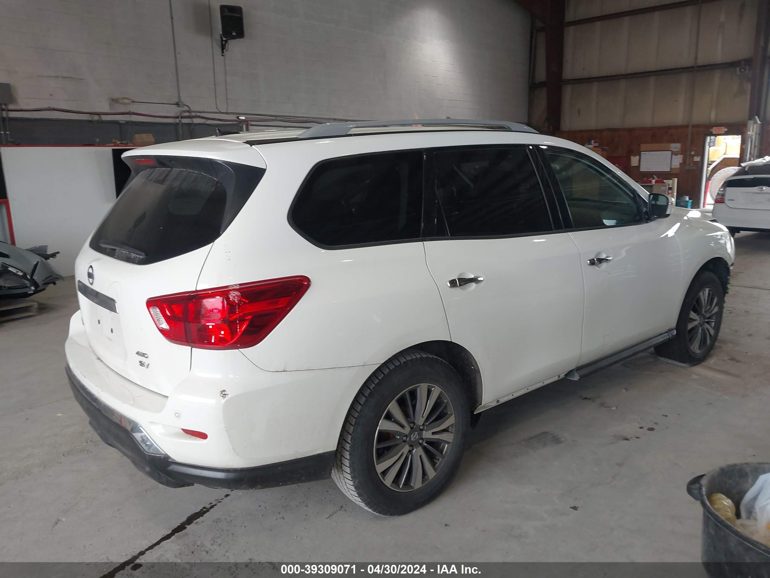 Photo 3 VIN: 5N1DR2MM4JC647013 - NISSAN PATHFINDER 