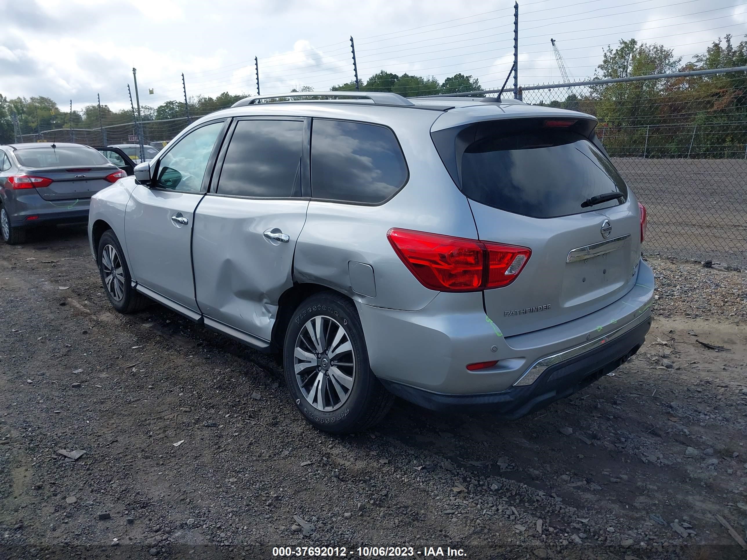 Photo 2 VIN: 5N1DR2MM5HC651789 - NISSAN PATHFINDER 