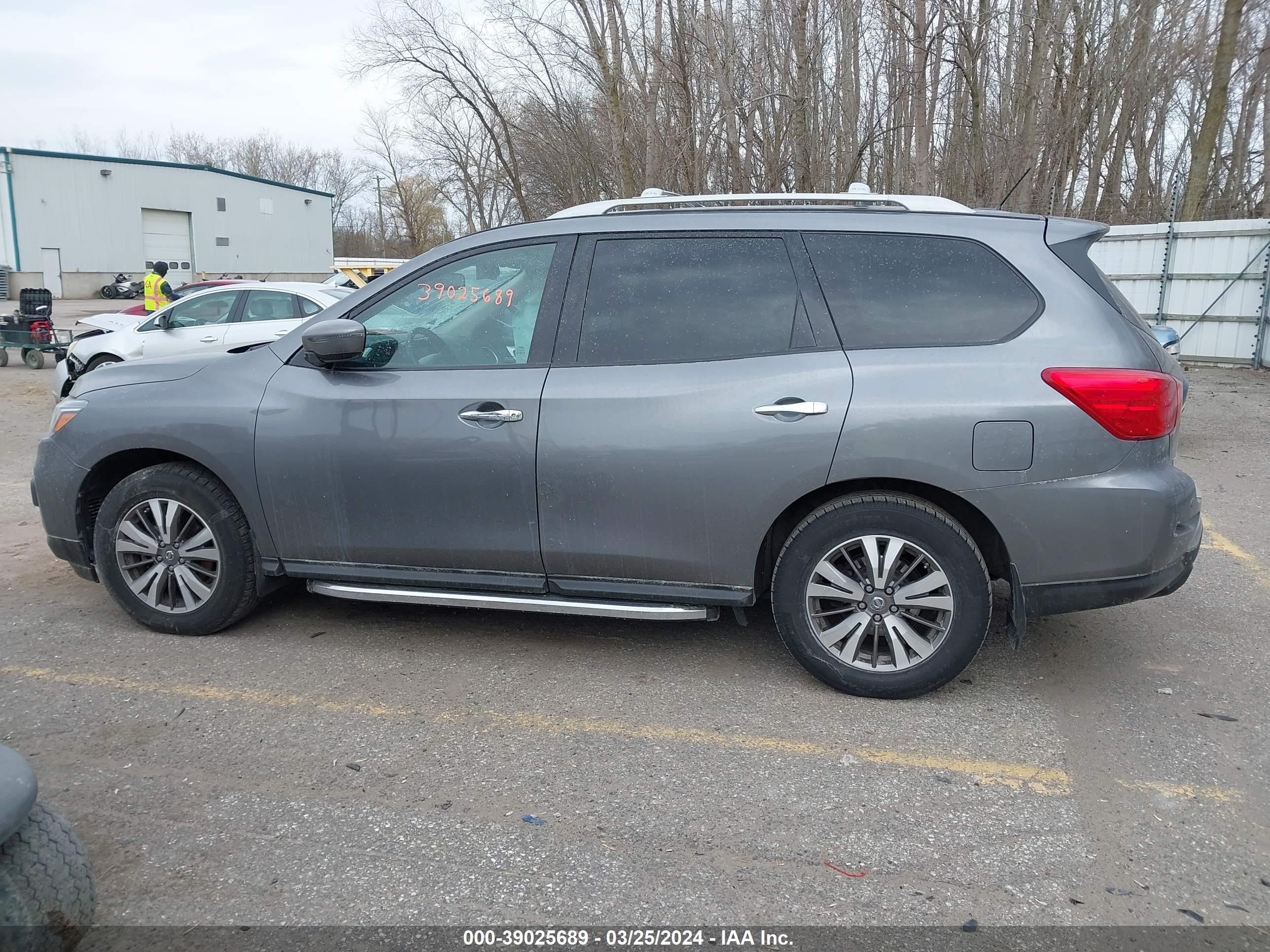 Photo 13 VIN: 5N1DR2MM6HC699012 - NISSAN PATHFINDER 