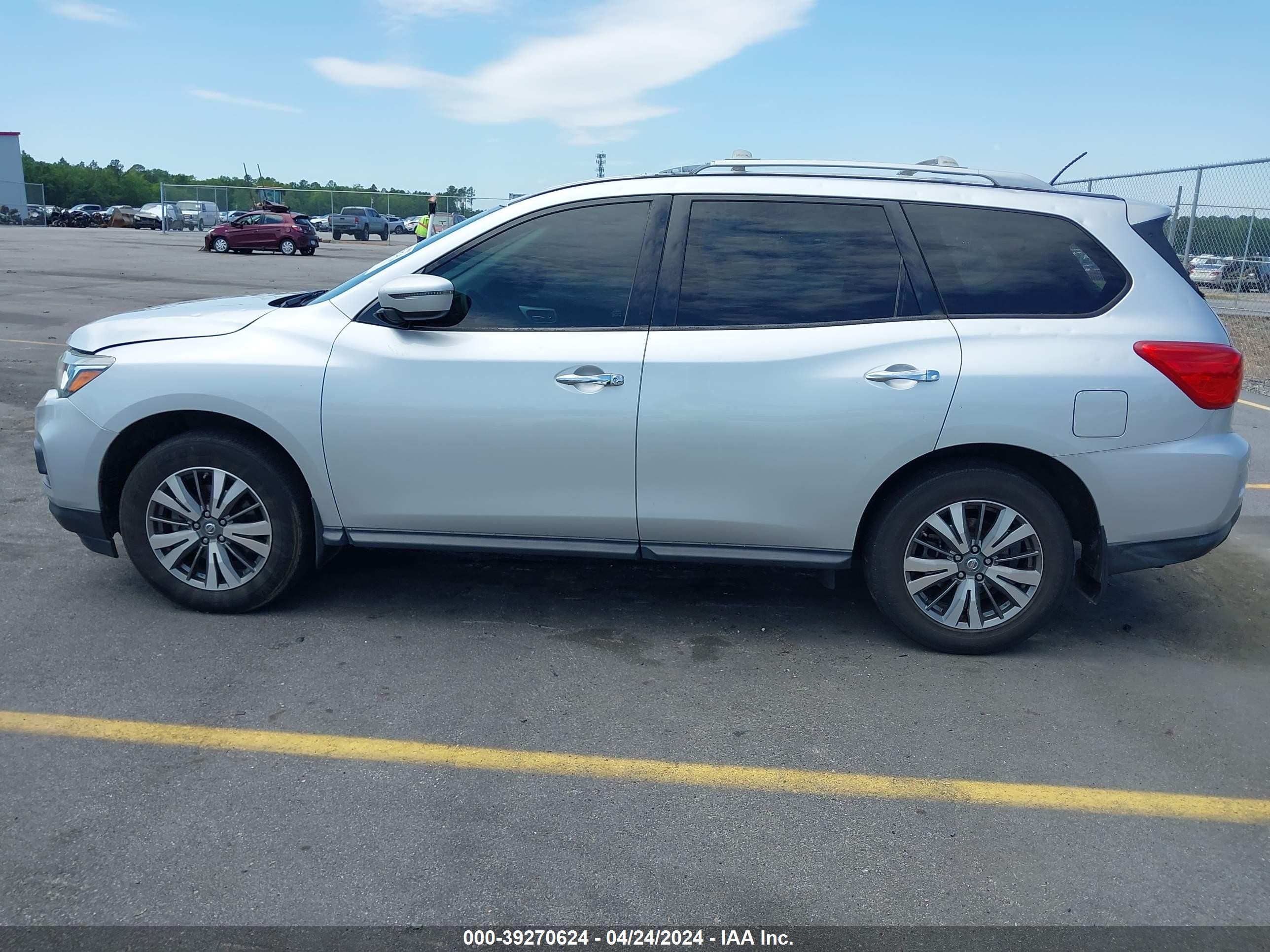 Photo 13 VIN: 5N1DR2MN1JC658009 - NISSAN PATHFINDER 