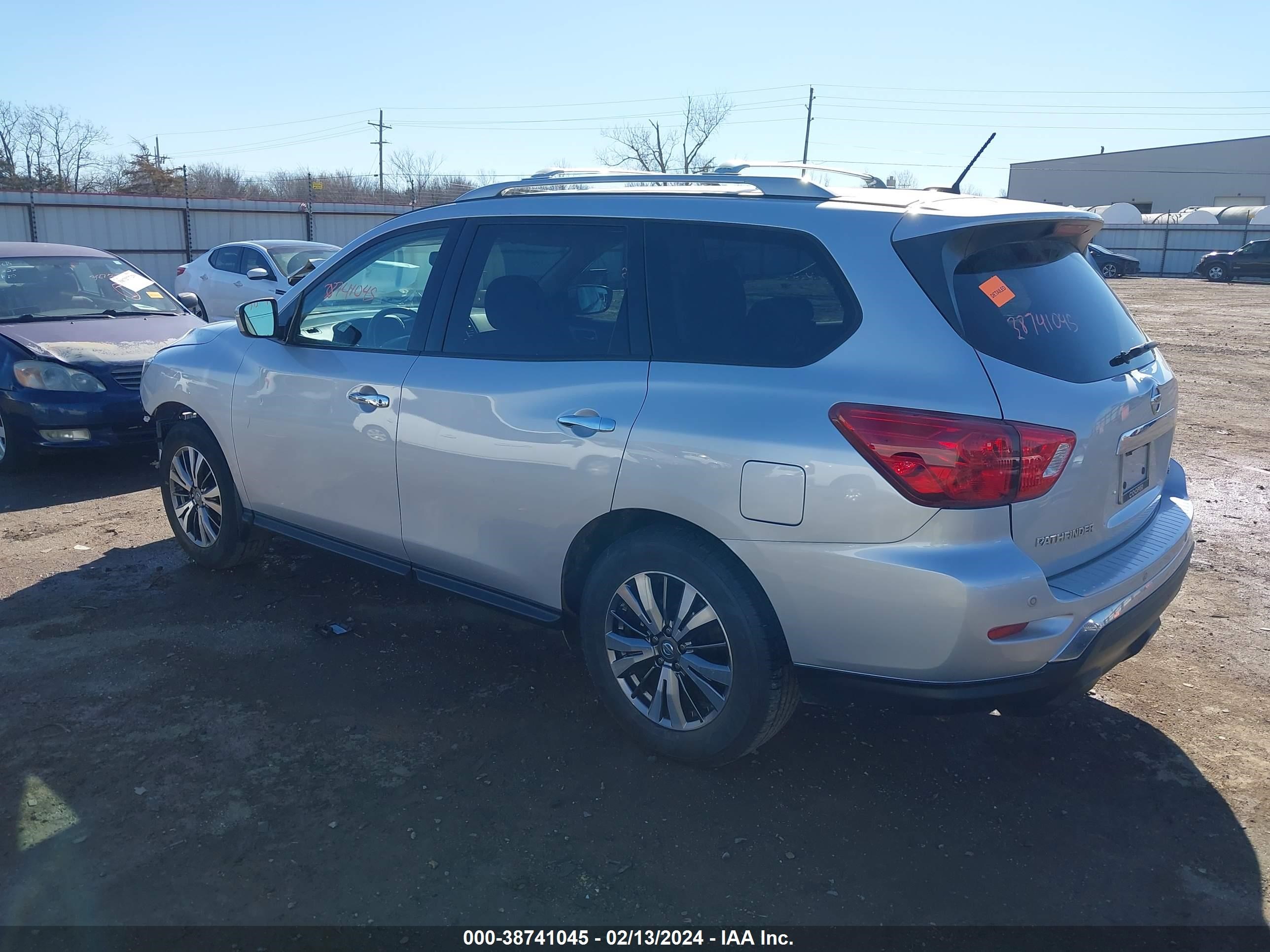 Photo 2 VIN: 5N1DR2MN2JC664465 - NISSAN PATHFINDER 