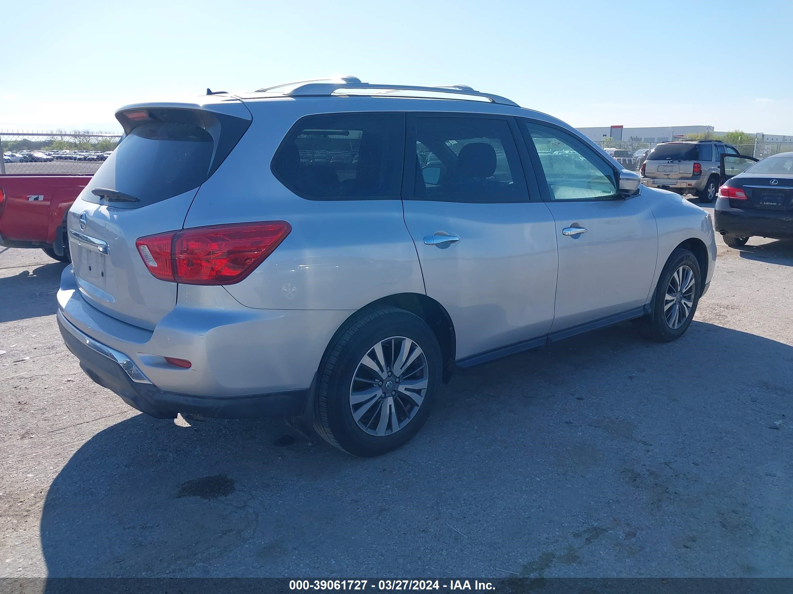 Photo 3 VIN: 5N1DR2MN2JC667530 - NISSAN PATHFINDER 