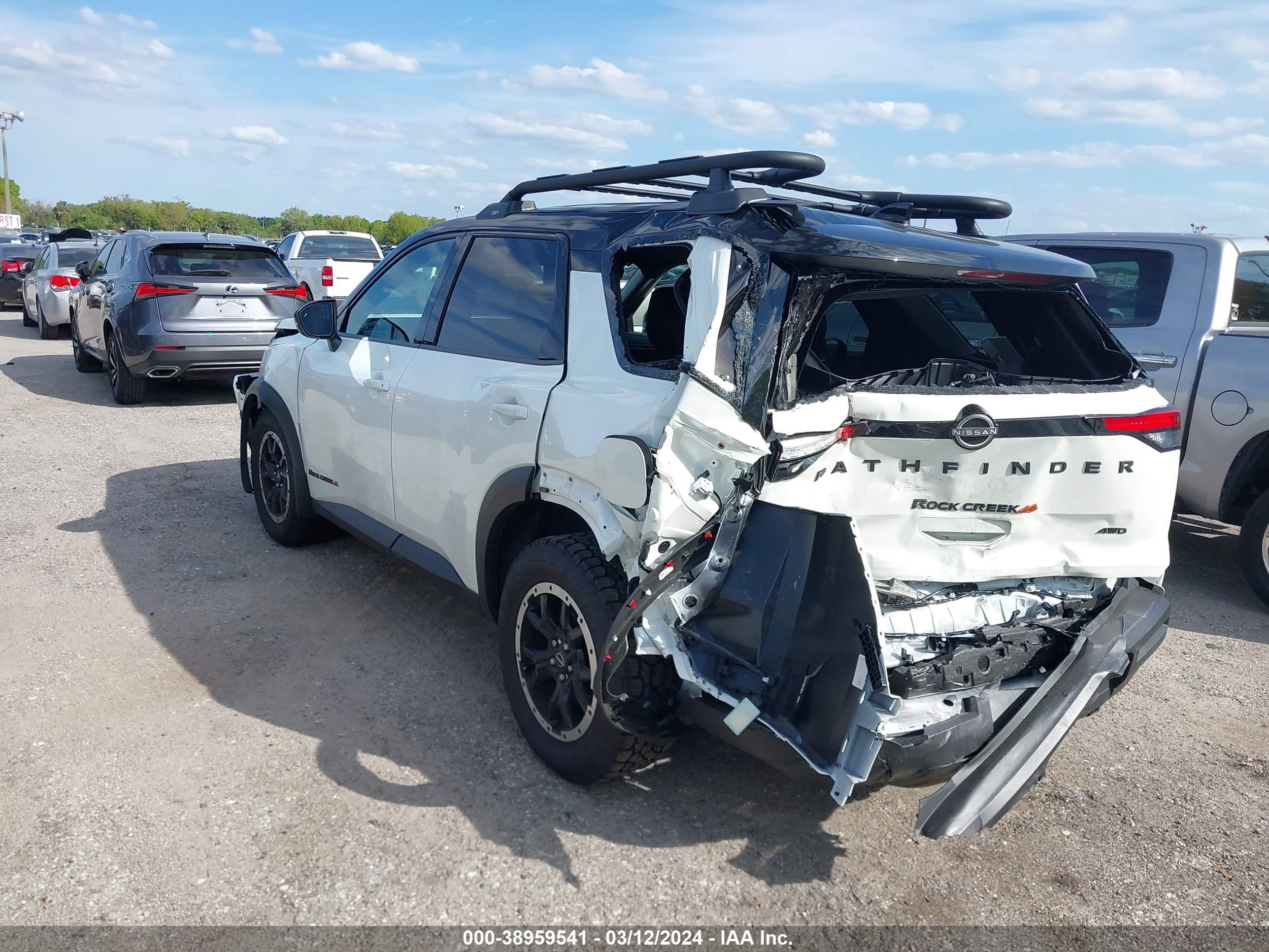 Photo 2 VIN: 5N1DR3BD3RC229367 - NISSAN PATHFINDER 