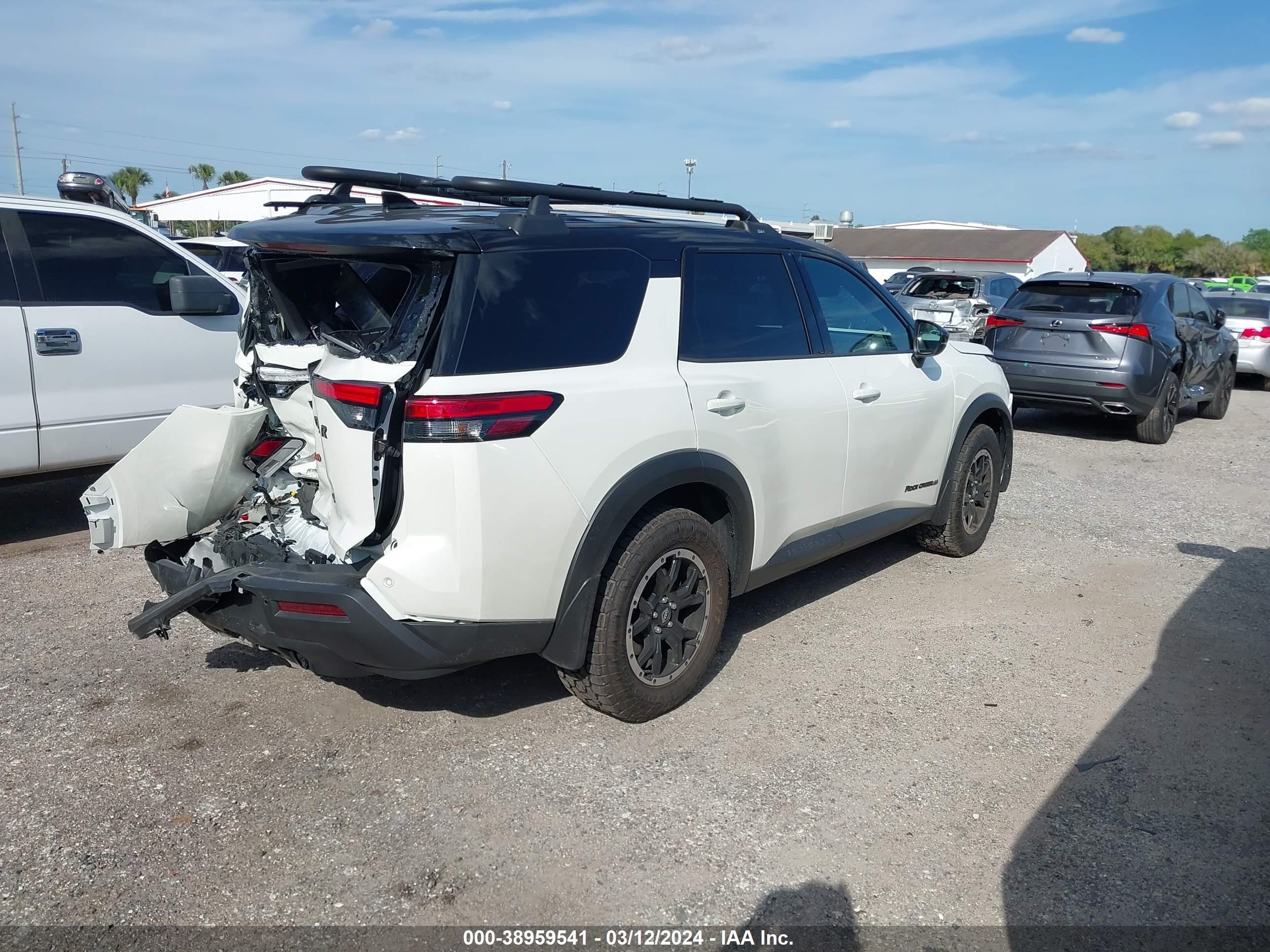 Photo 3 VIN: 5N1DR3BD3RC229367 - NISSAN PATHFINDER 