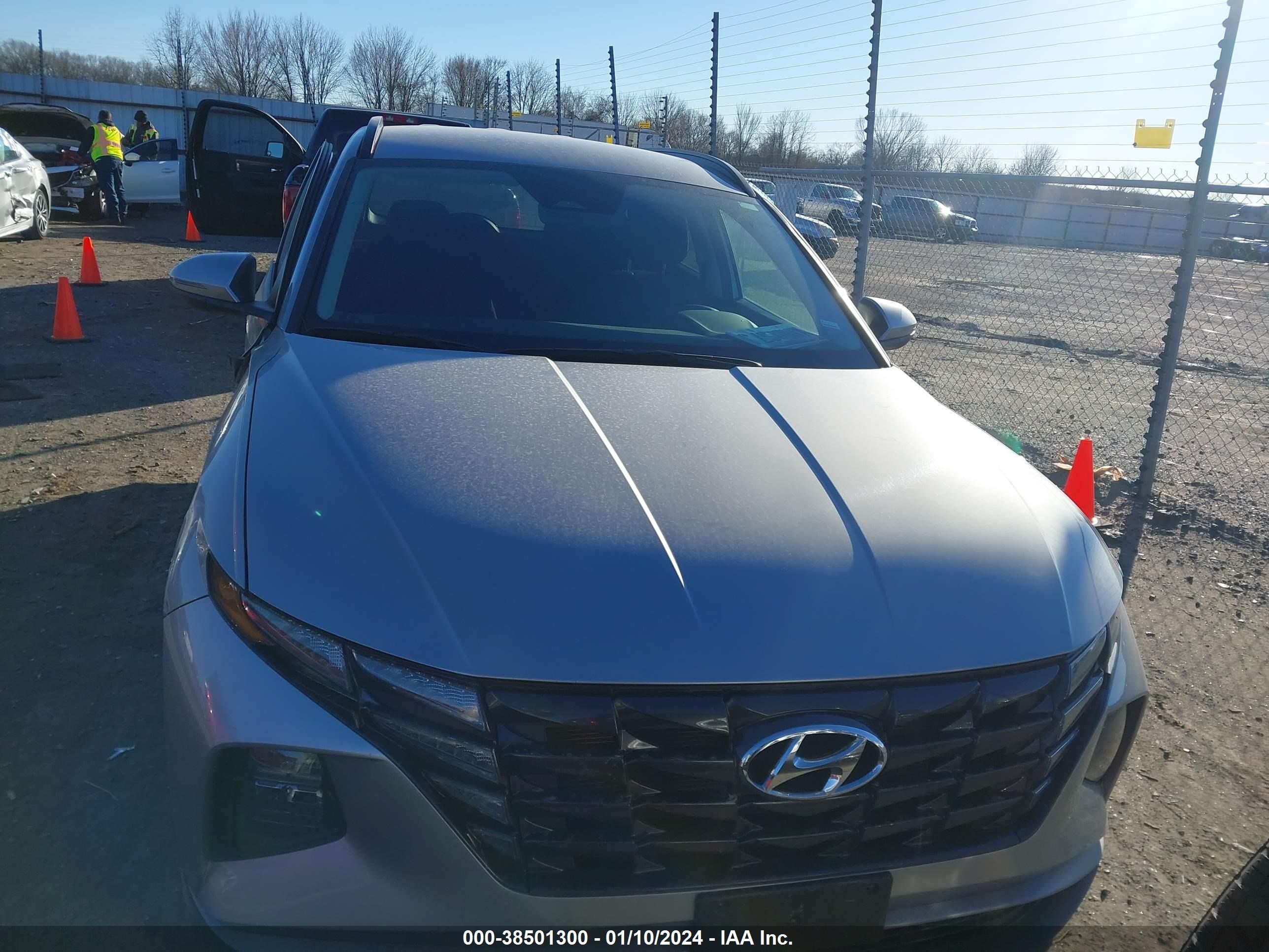 Photo 11 VIN: 5NMJB3AE6PH196370 - HYUNDAI TUCSON 