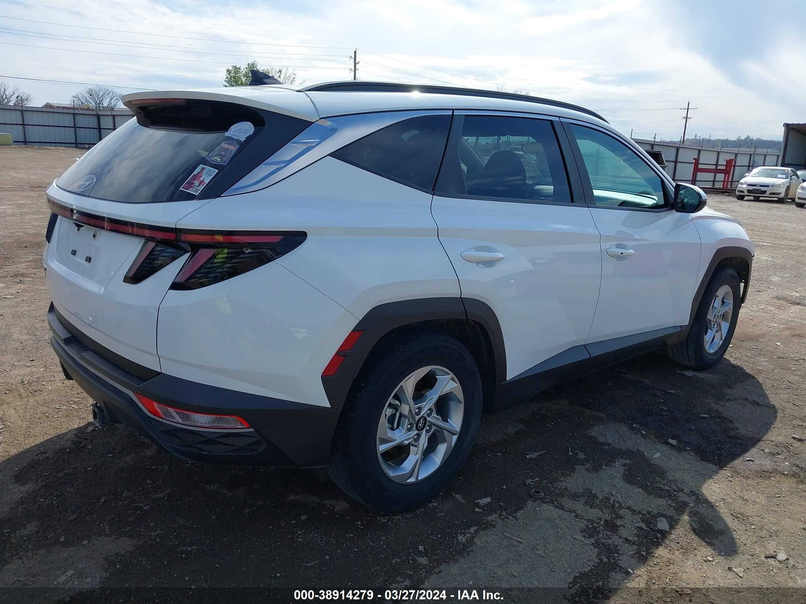 Photo 3 VIN: 5NMJB3AEXNH022847 - HYUNDAI TUCSON 