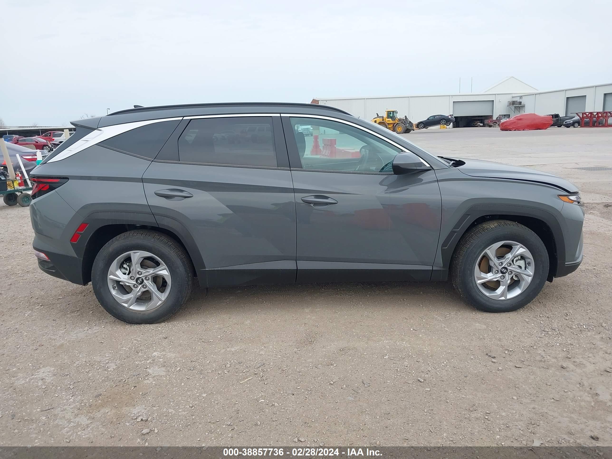 Photo 13 VIN: 5NMJB3DE4RH323986 - HYUNDAI TUCSON 