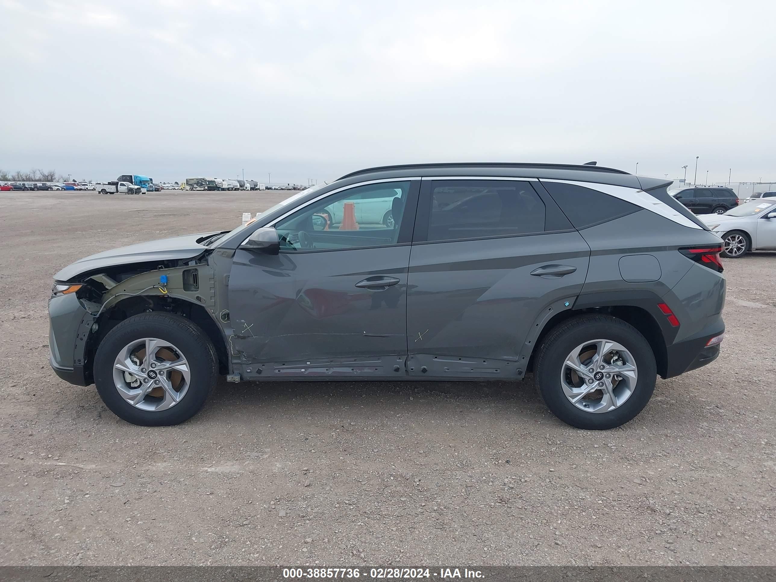 Photo 14 VIN: 5NMJB3DE4RH323986 - HYUNDAI TUCSON 