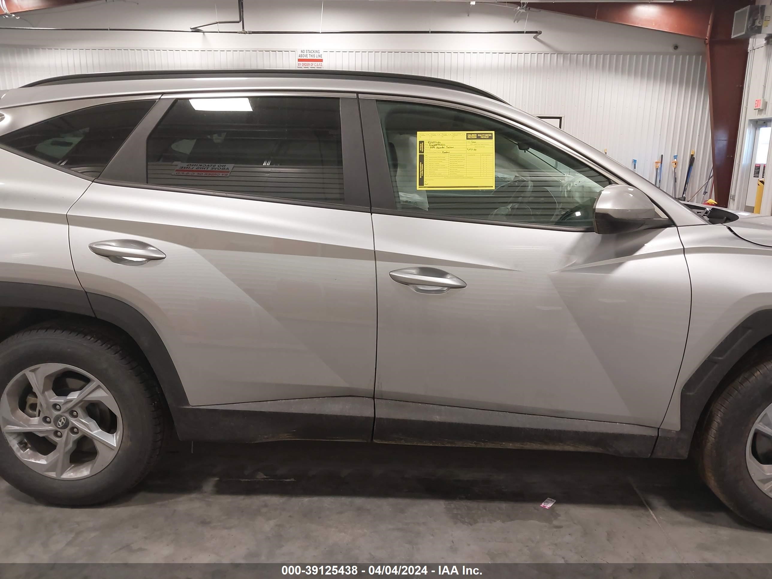 Photo 12 VIN: 5NMJB3DE6RH305568 - HYUNDAI TUCSON 