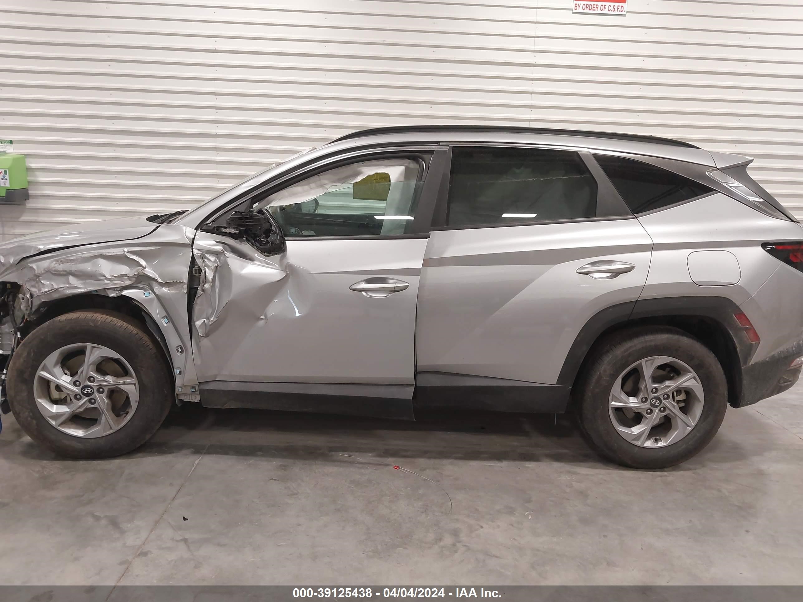 Photo 13 VIN: 5NMJB3DE6RH305568 - HYUNDAI TUCSON 