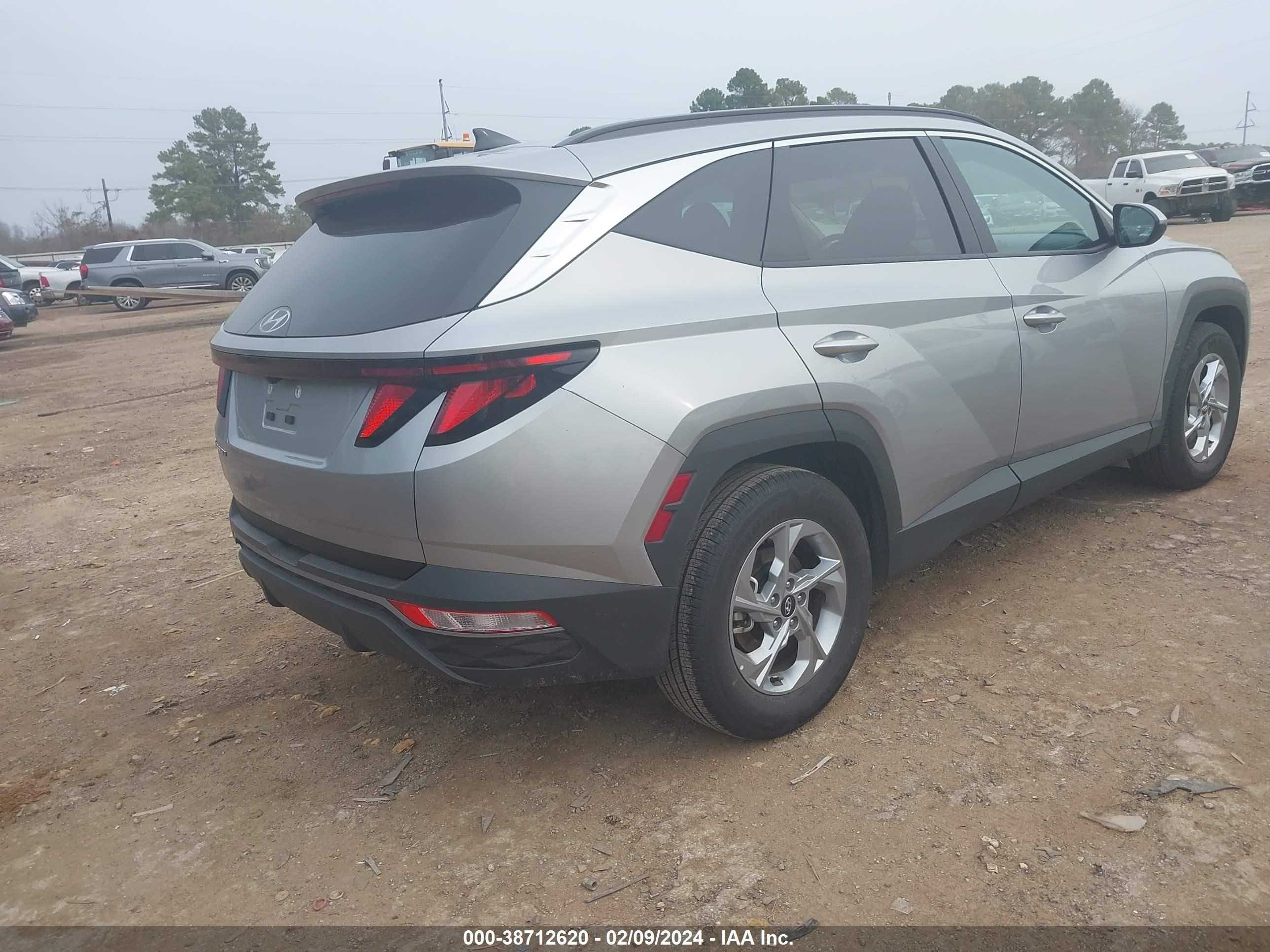 Photo 3 VIN: 5NMJB3DE8RH316863 - HYUNDAI TUCSON 