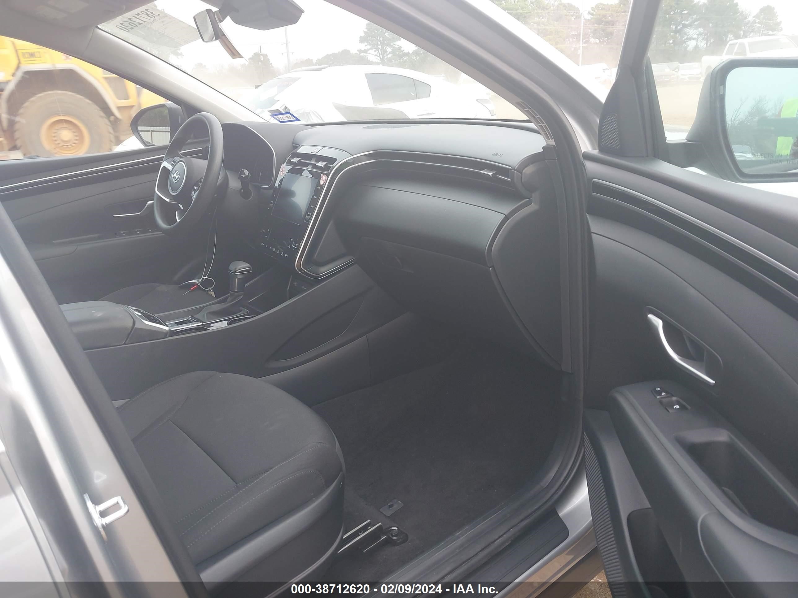 Photo 4 VIN: 5NMJB3DE8RH316863 - HYUNDAI TUCSON 