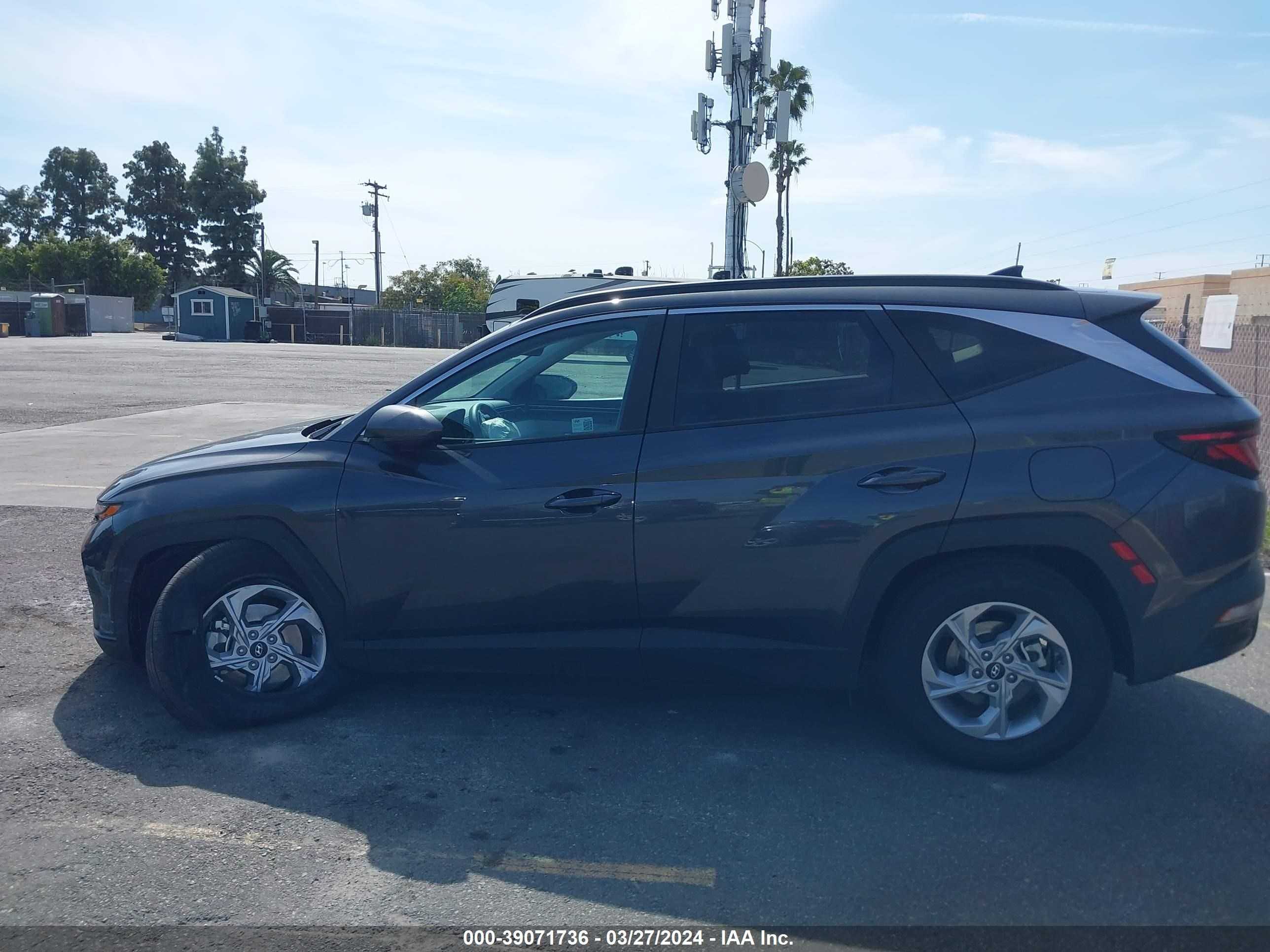 Photo 13 VIN: 5NMJB3DEXRH343045 - HYUNDAI TUCSON 