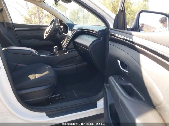 Photo 4 VIN: 5NMJBCAE2NH097820 - HYUNDAI TUCSON 