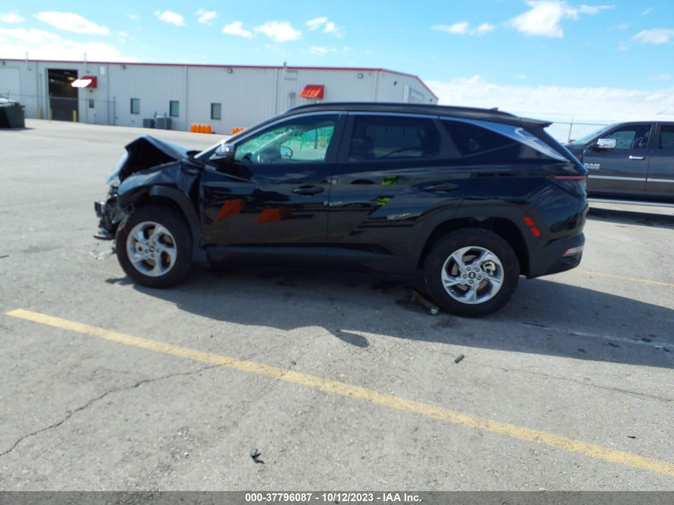 Photo 14 VIN: 5NMJBCAE2PH196785 - HYUNDAI TUCSON 