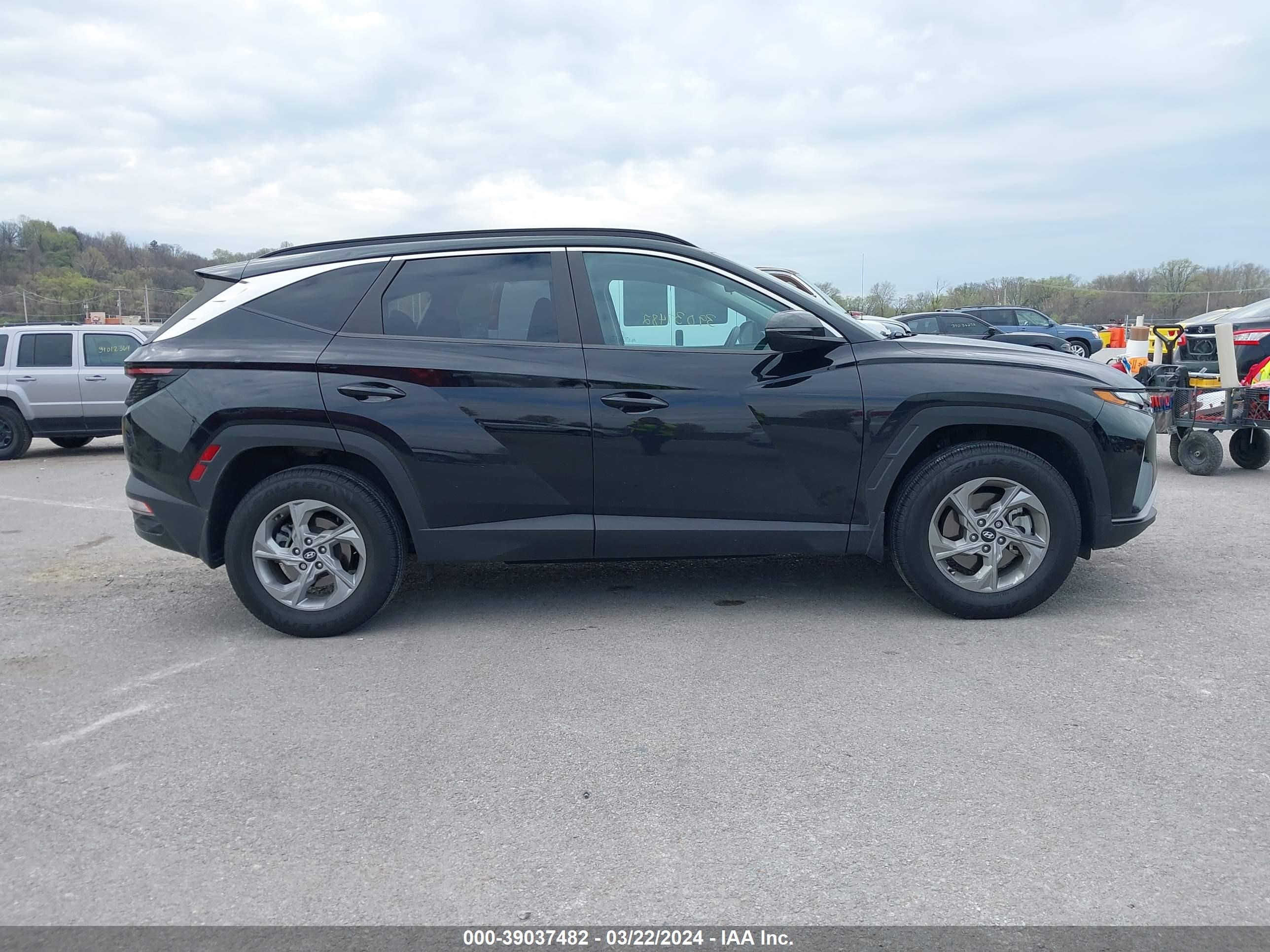 Photo 12 VIN: 5NMJBCAE6NH036602 - HYUNDAI TUCSON 