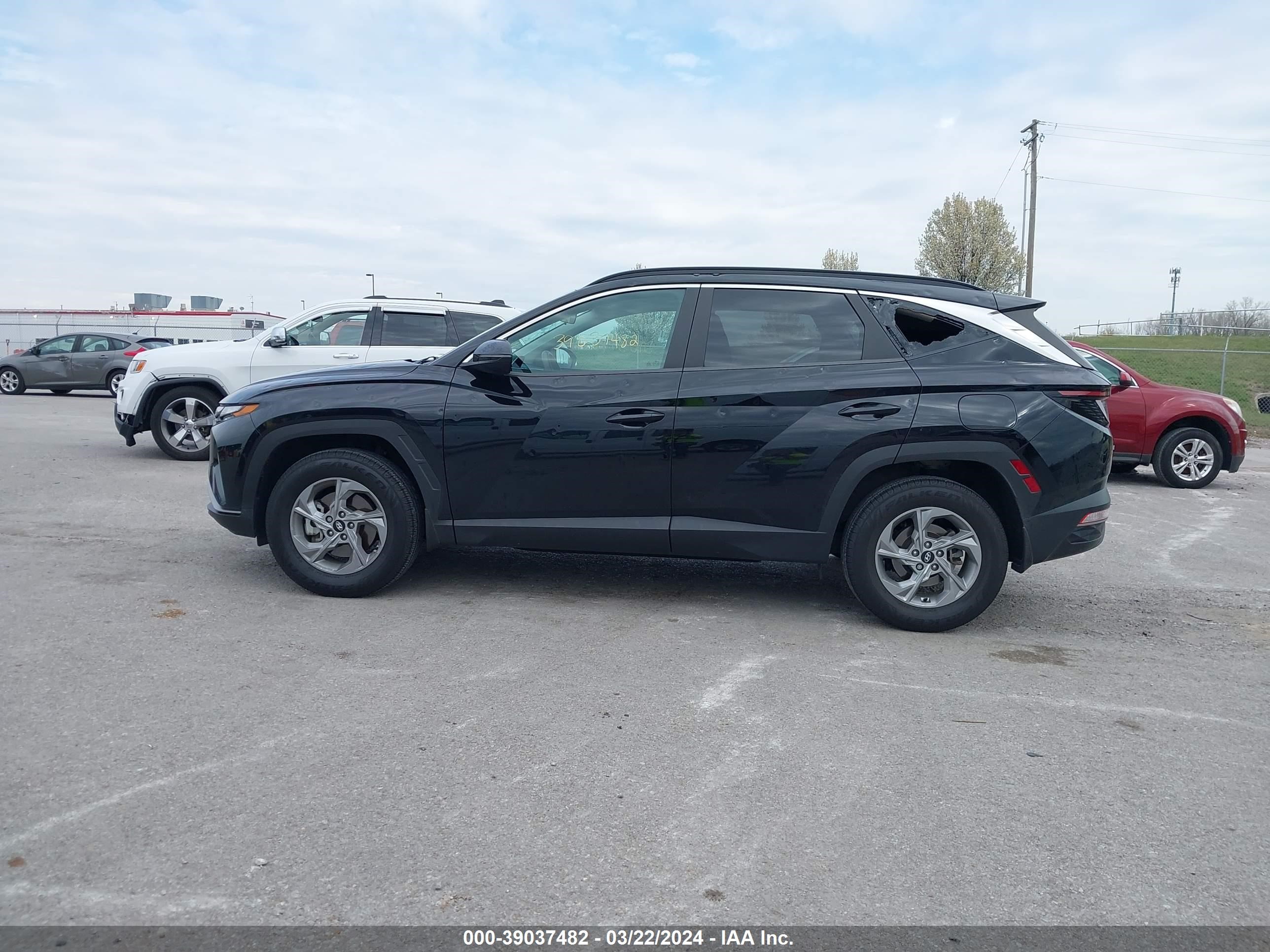 Photo 13 VIN: 5NMJBCAE6NH036602 - HYUNDAI TUCSON 