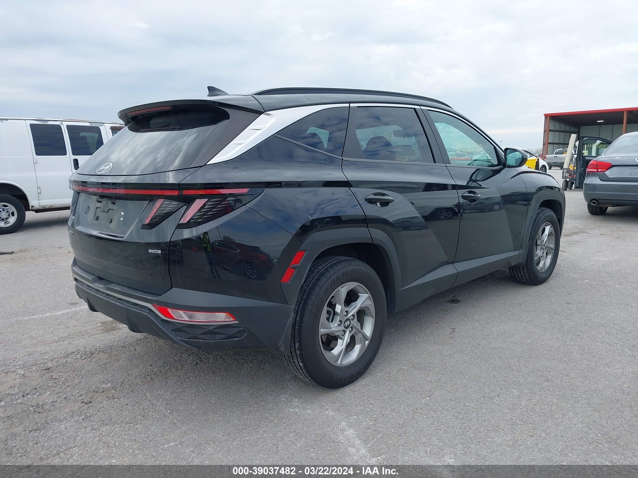 Photo 3 VIN: 5NMJBCAE6NH036602 - HYUNDAI TUCSON 