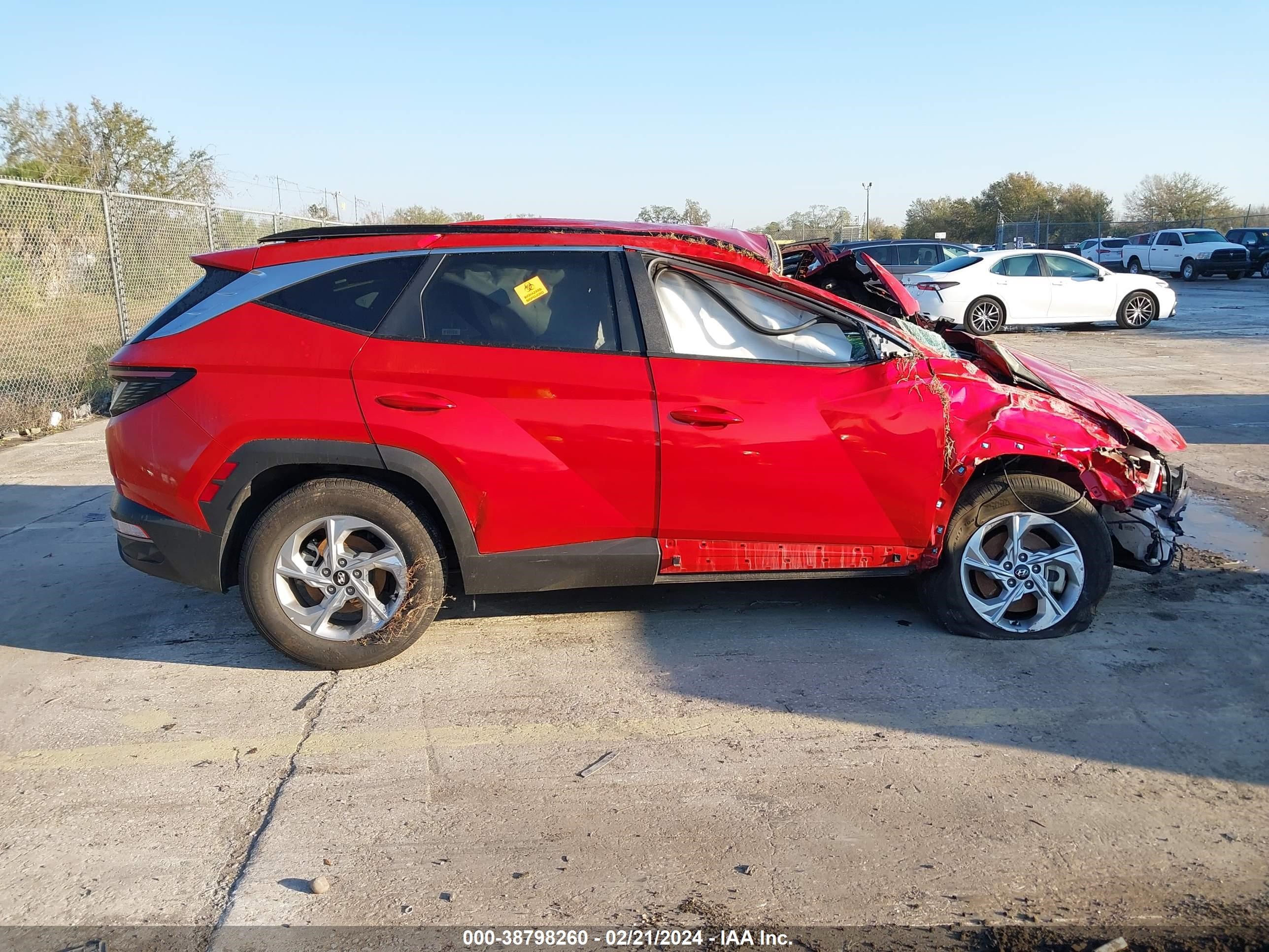 Photo 12 VIN: 5NMJBCAE7PH217503 - HYUNDAI TUCSON 