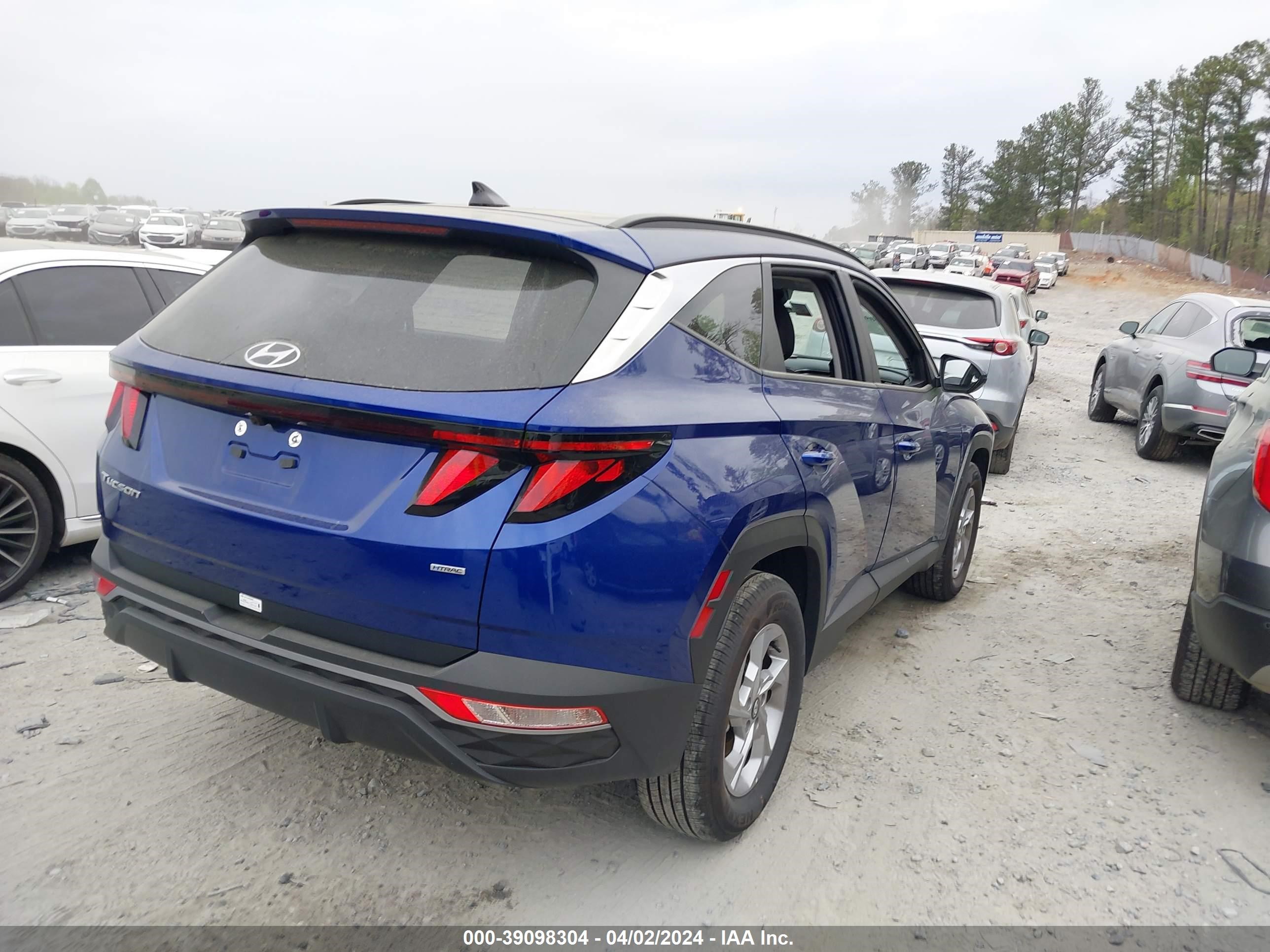 Photo 3 VIN: 5NMJBCDE8RH329287 - HYUNDAI TUCSON 