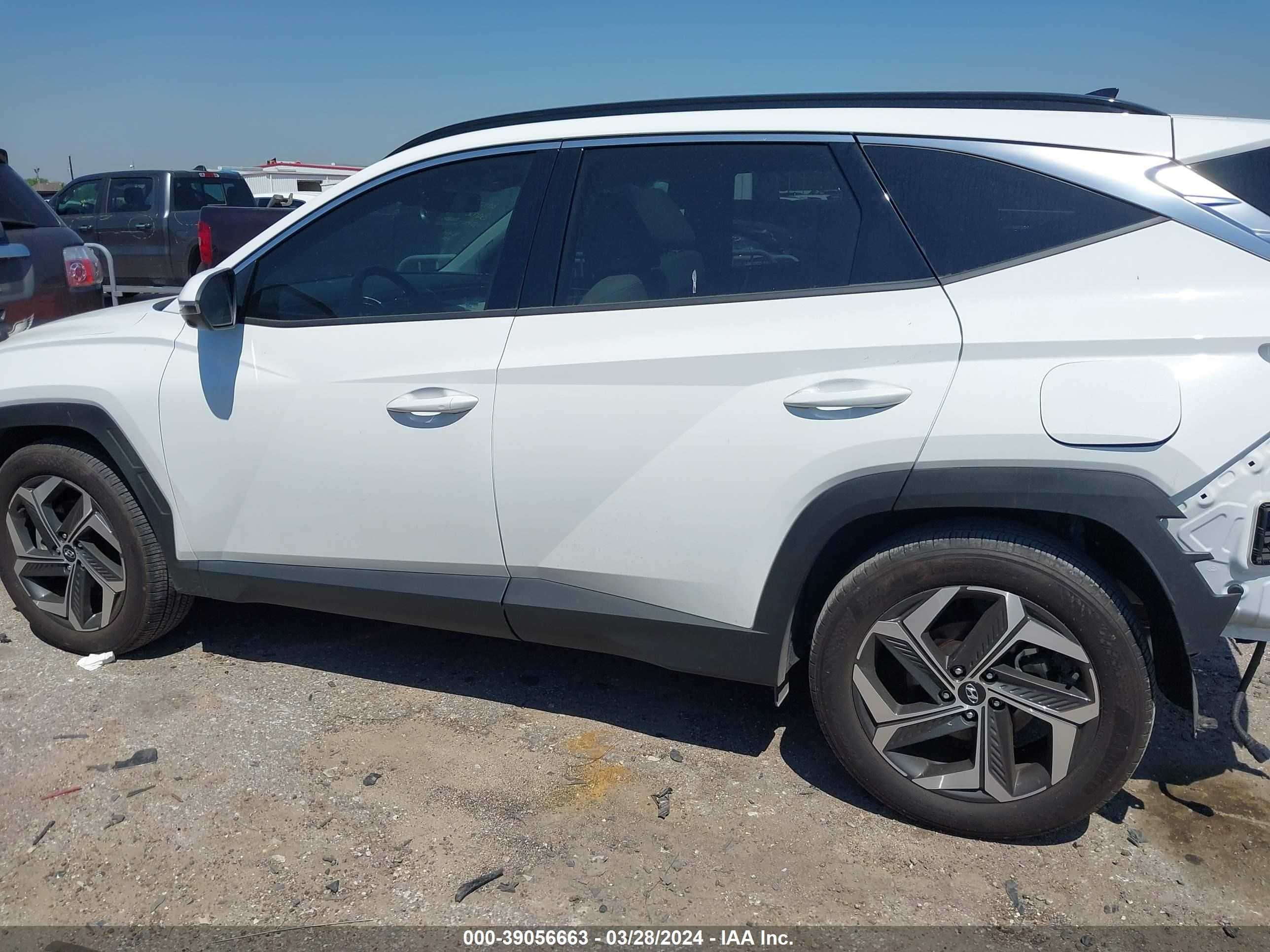 Photo 13 VIN: 5NMJE3AE5PH182807 - HYUNDAI TUCSON 