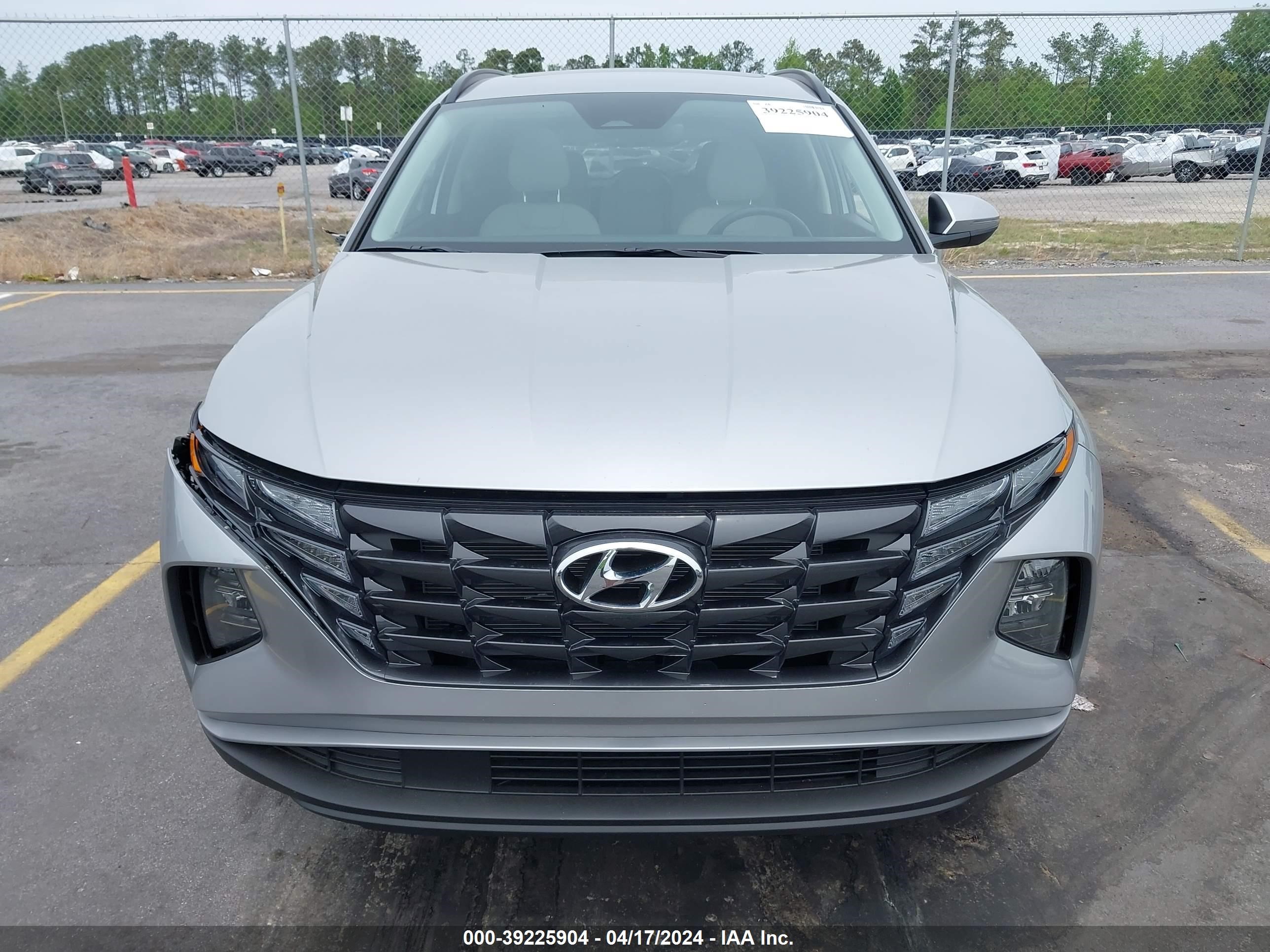 Photo 11 VIN: 5NMJF3DE4RH379043 - HYUNDAI TUCSON 