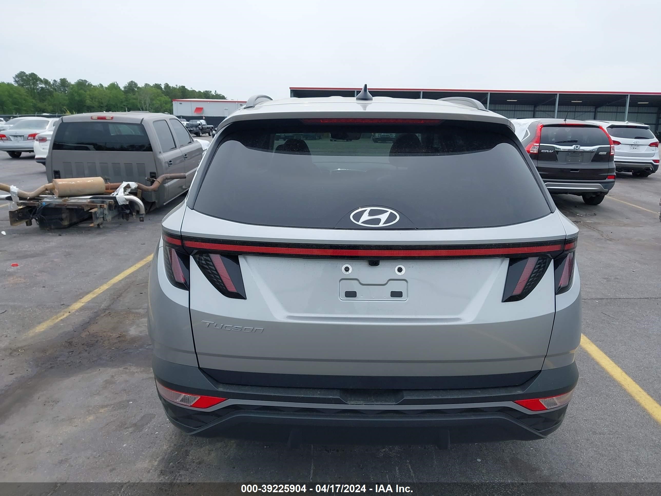 Photo 15 VIN: 5NMJF3DE4RH379043 - HYUNDAI TUCSON 