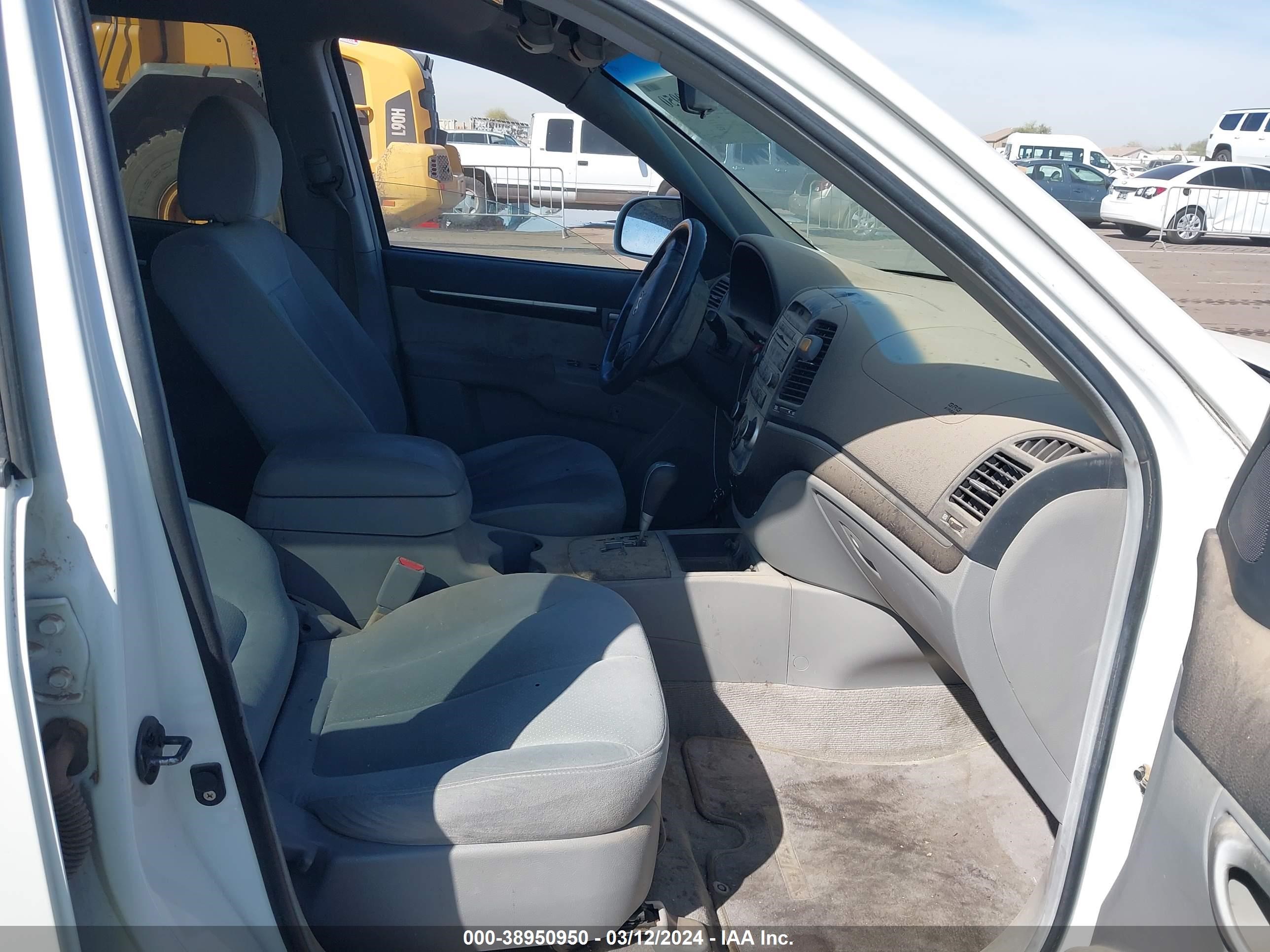 Photo 4 VIN: 5NMSG13D68H130899 - HYUNDAI SANTA FE 