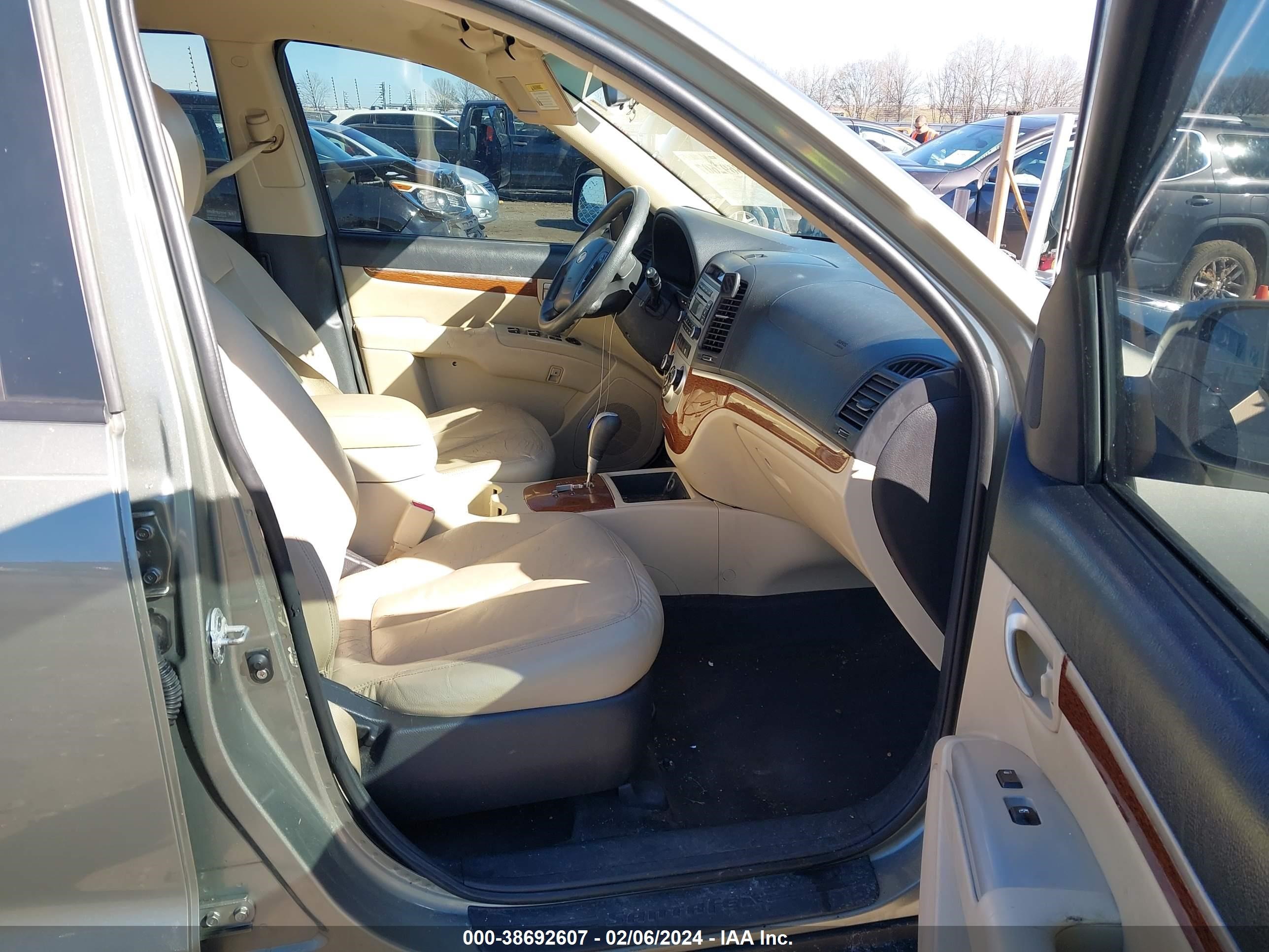 Photo 4 VIN: 5NMSG13D98H203196 - HYUNDAI SANTA FE 