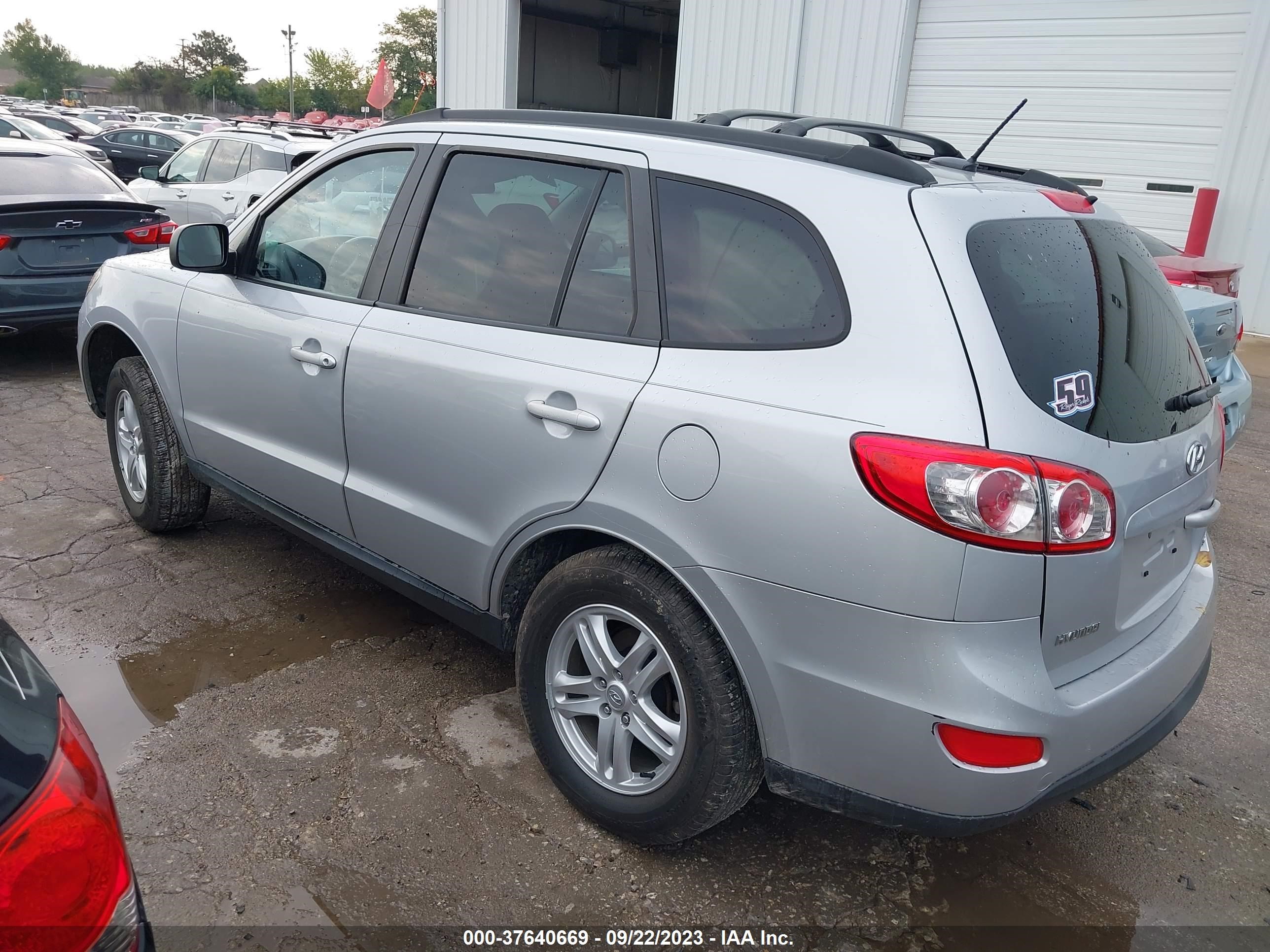 Photo 2 VIN: 5NMSGDABXAH411452 - HYUNDAI SANTA FE 