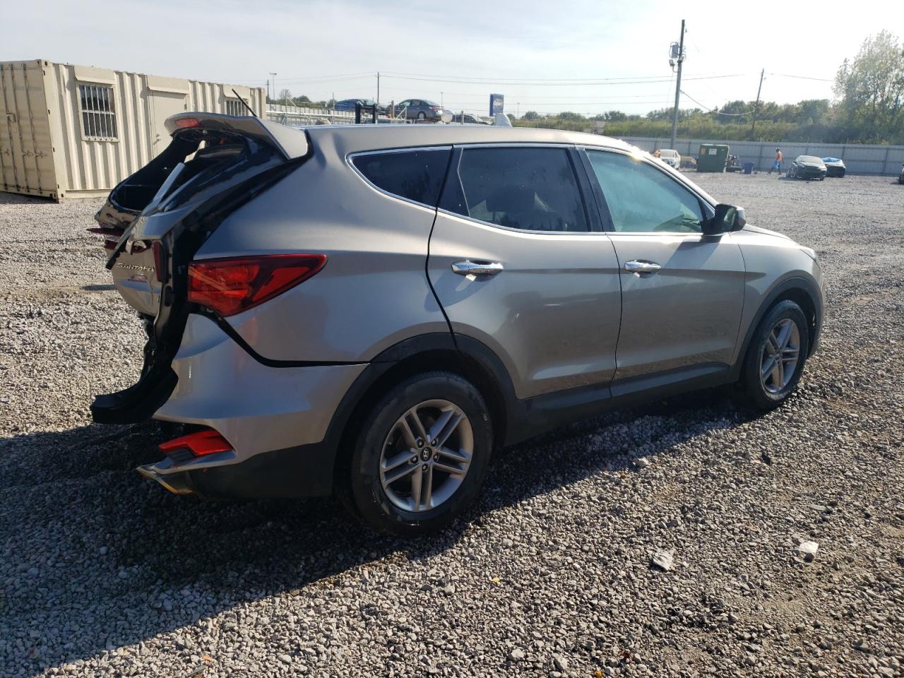 Photo 2 VIN: 5NMZT3LB3JH072468 - HYUNDAI SANTA FE 