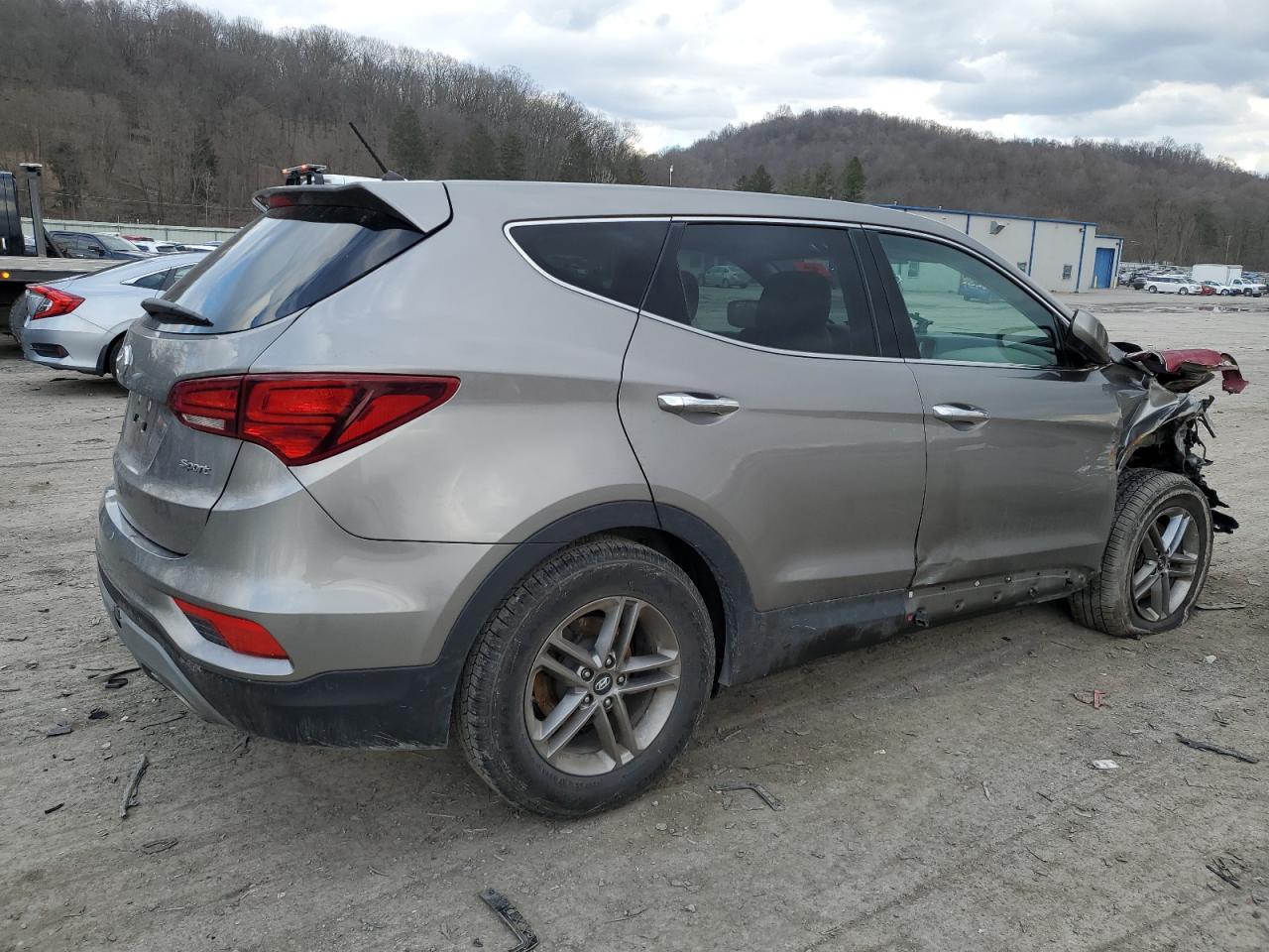 Photo 2 VIN: 5NMZT3LB5JH083147 - HYUNDAI SANTA FE 