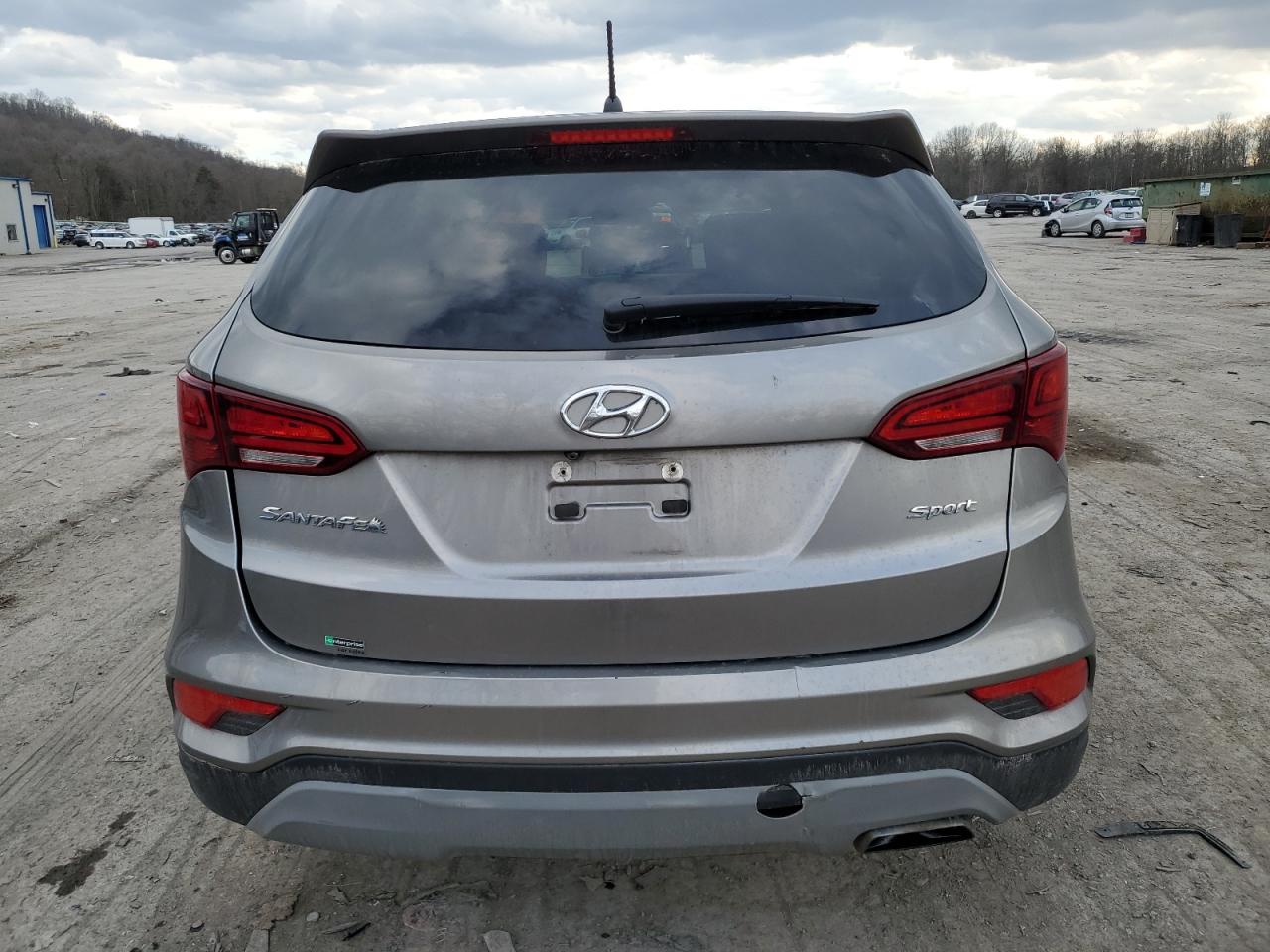 Photo 5 VIN: 5NMZT3LB5JH083147 - HYUNDAI SANTA FE 